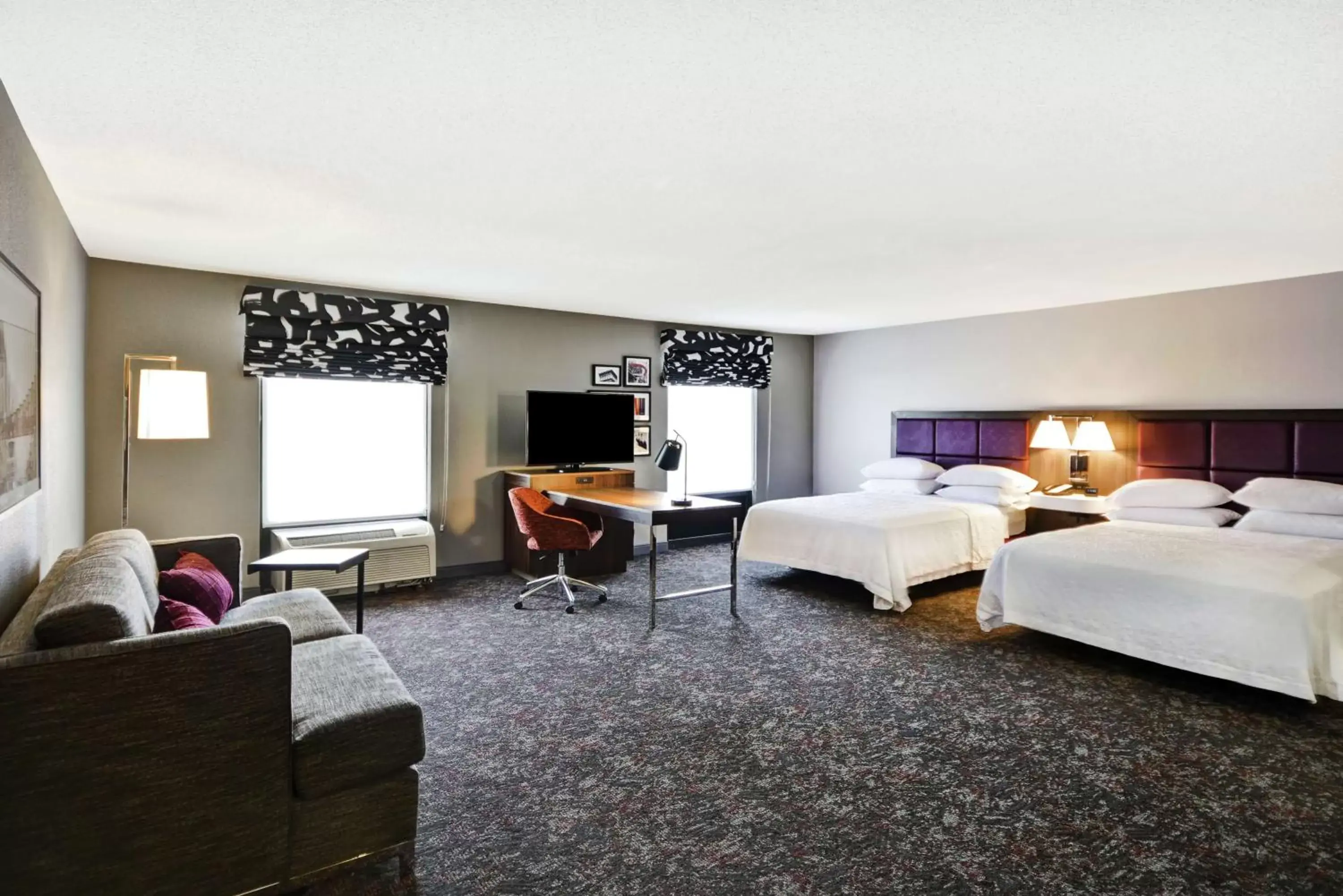 Bedroom in Hampton Inn & Suites Columbus-Easton Area