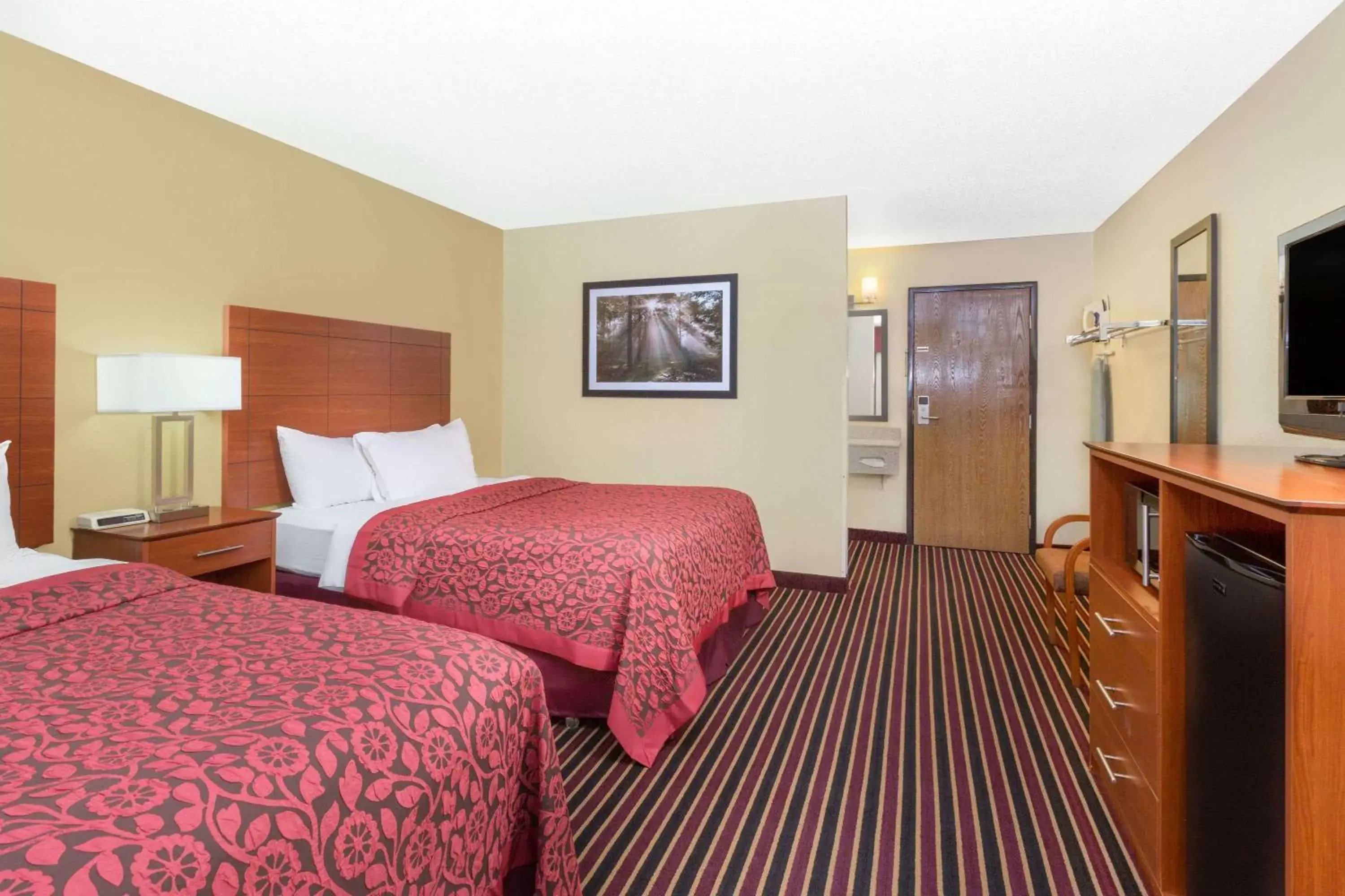 Queen Room with Two Queen Beds - Non-Smoking in Days Inn by Wyndham Newton