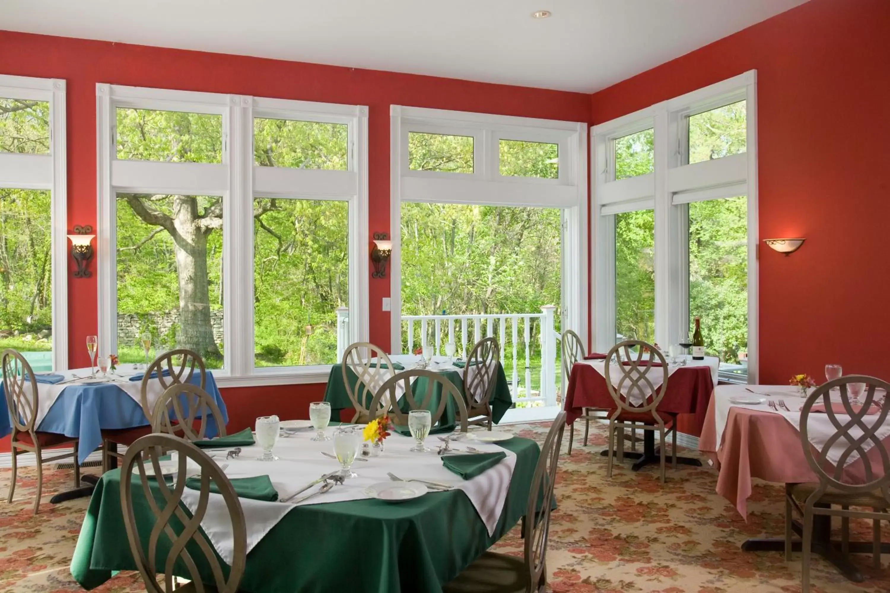 Restaurant/Places to Eat in Garth Woodside Mansion Bed and Breakfast