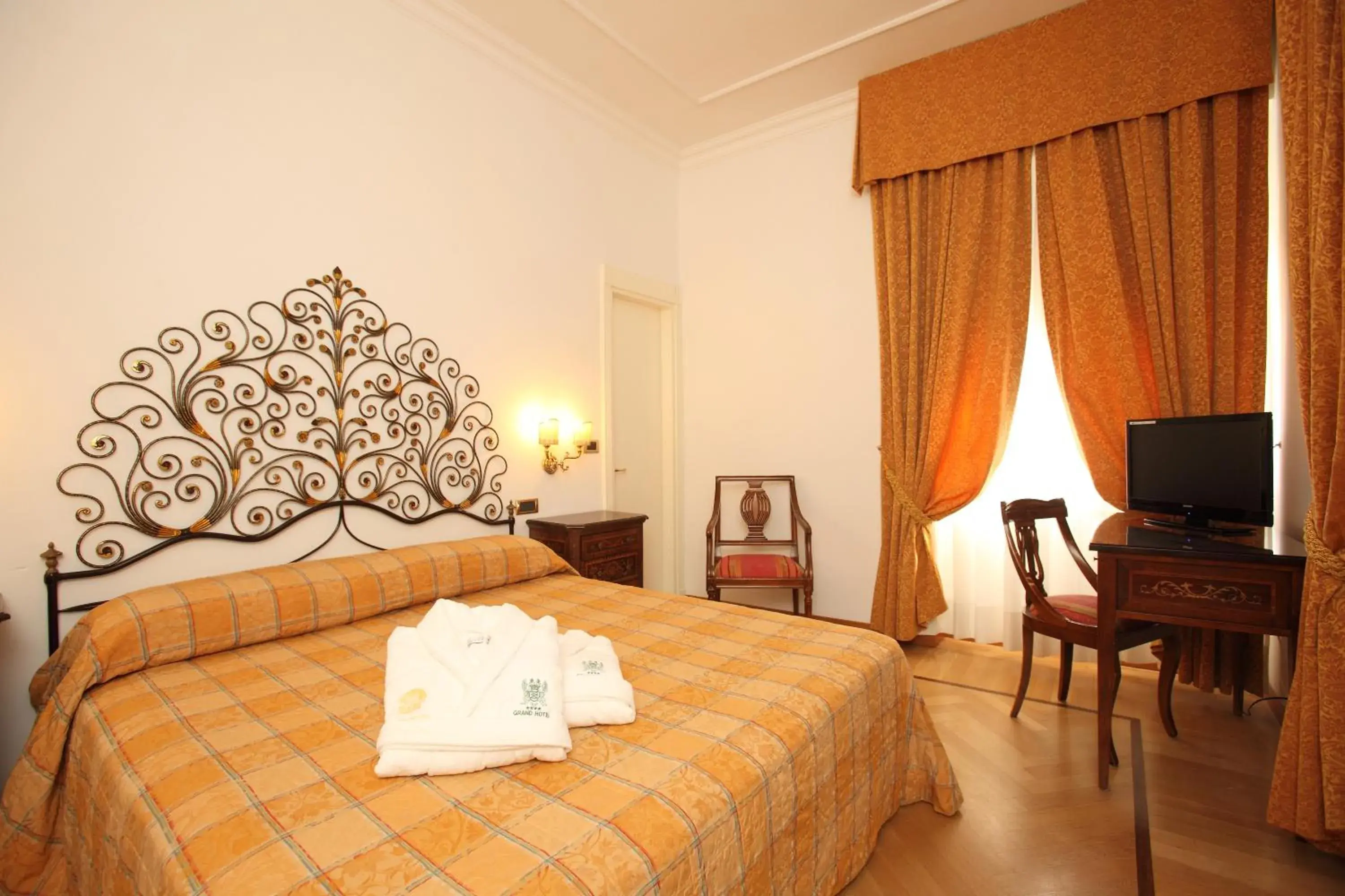 Bed in Grand Hotel Villa Balbi