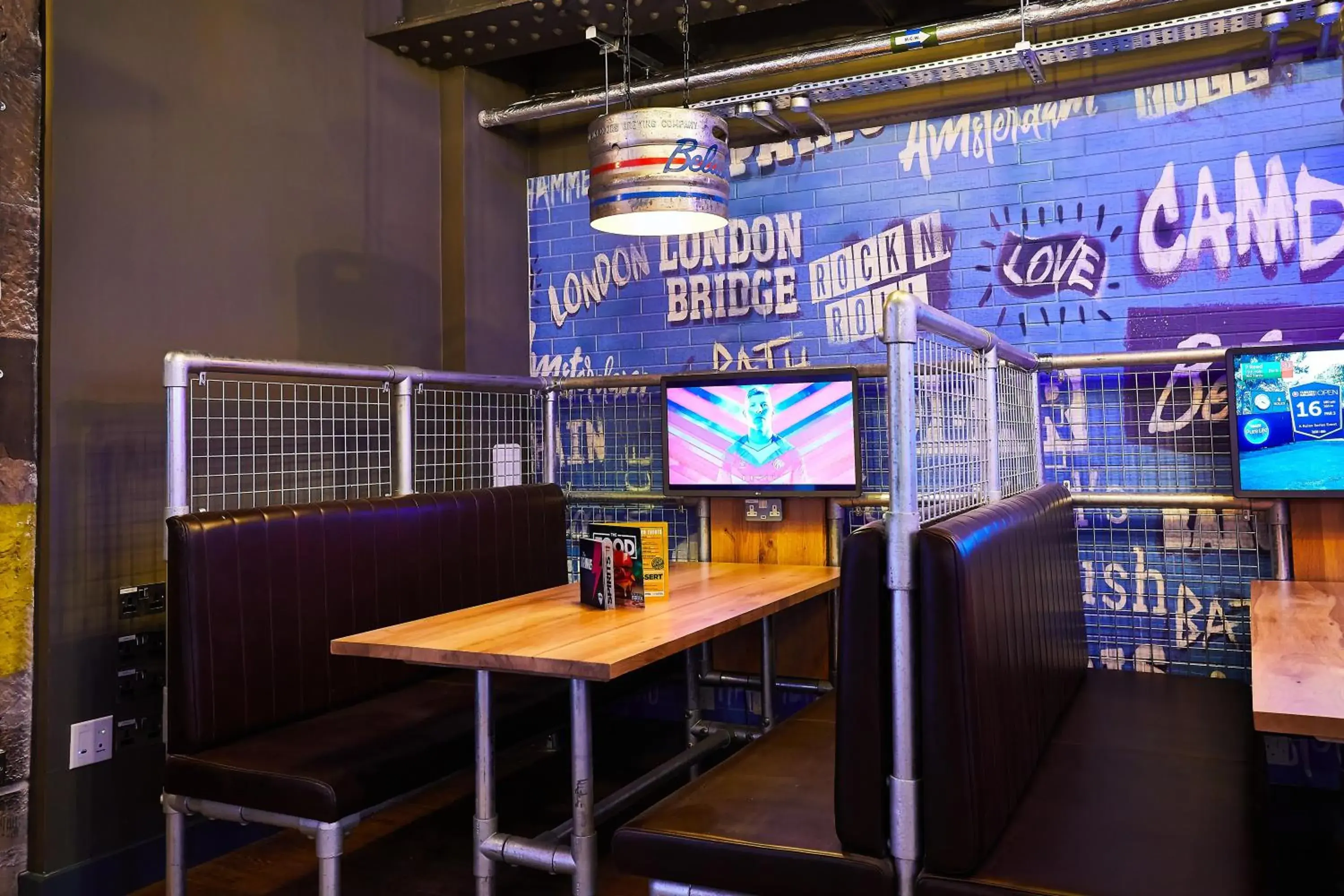 Lounge or bar in St Christopher's Inn Edinburgh - Original Lounge or bar in St Christopher's Inn Edinburgh - Original