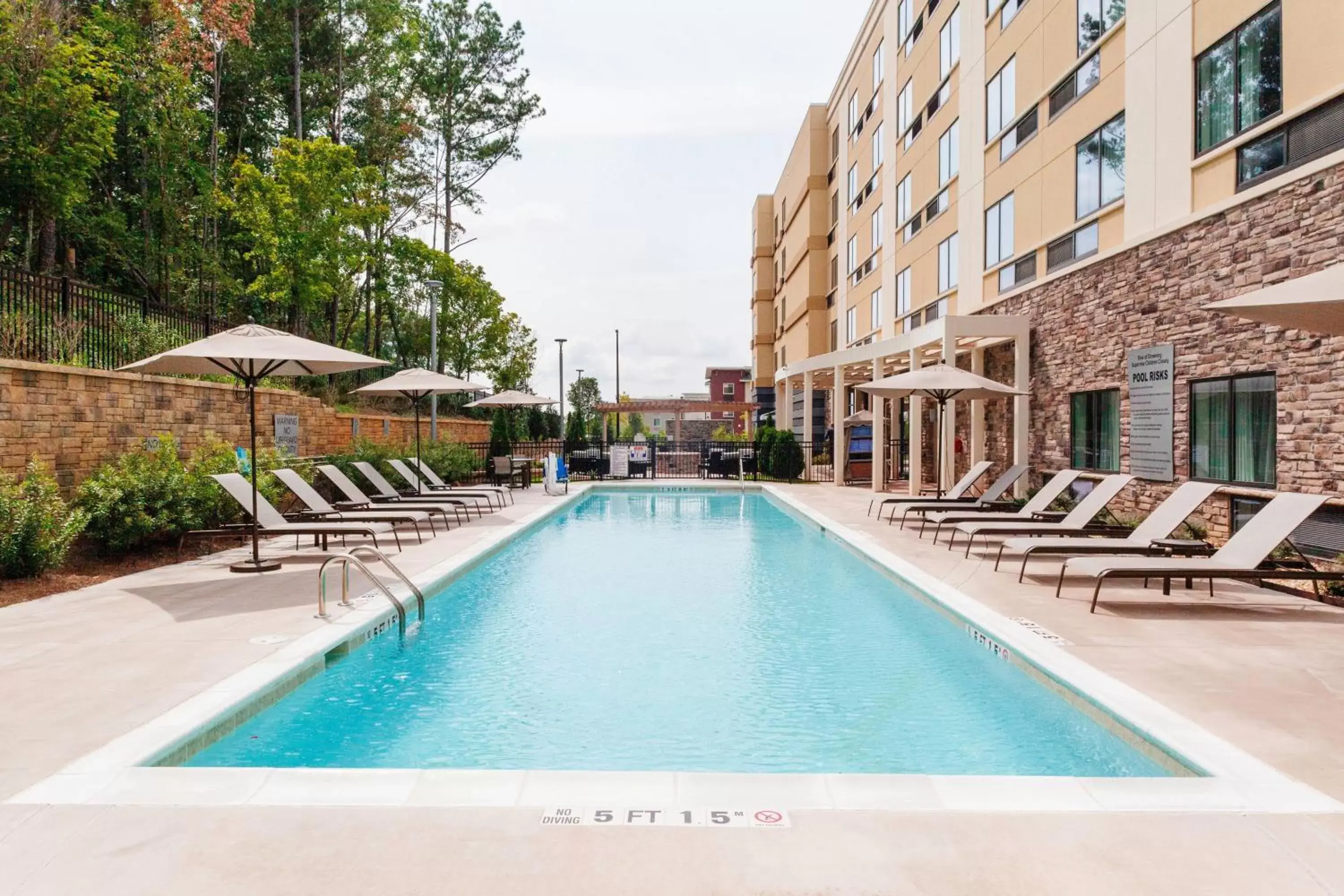 Swimming Pool in Courtyard by Marriott Atlanta Lithia Springs