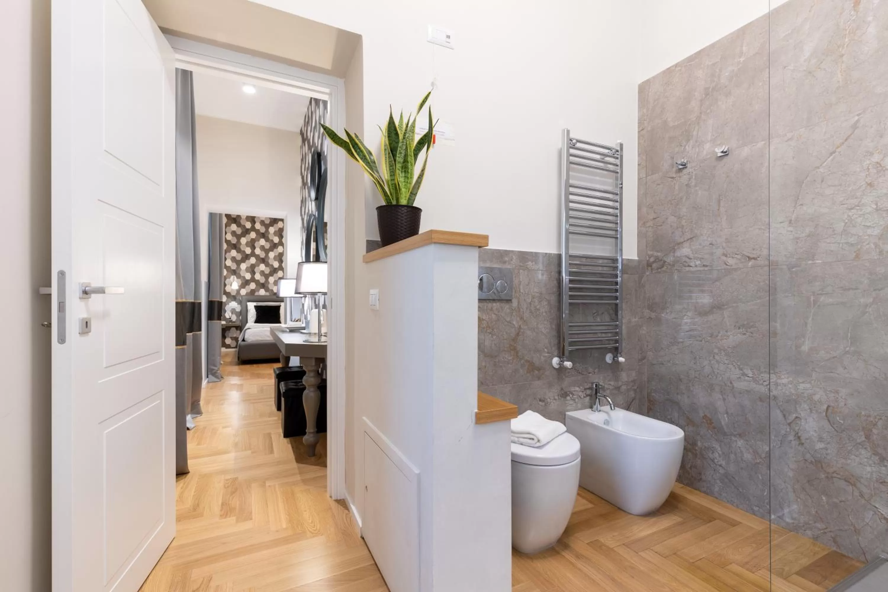 Toilet, Bathroom in Suites Romae Rex