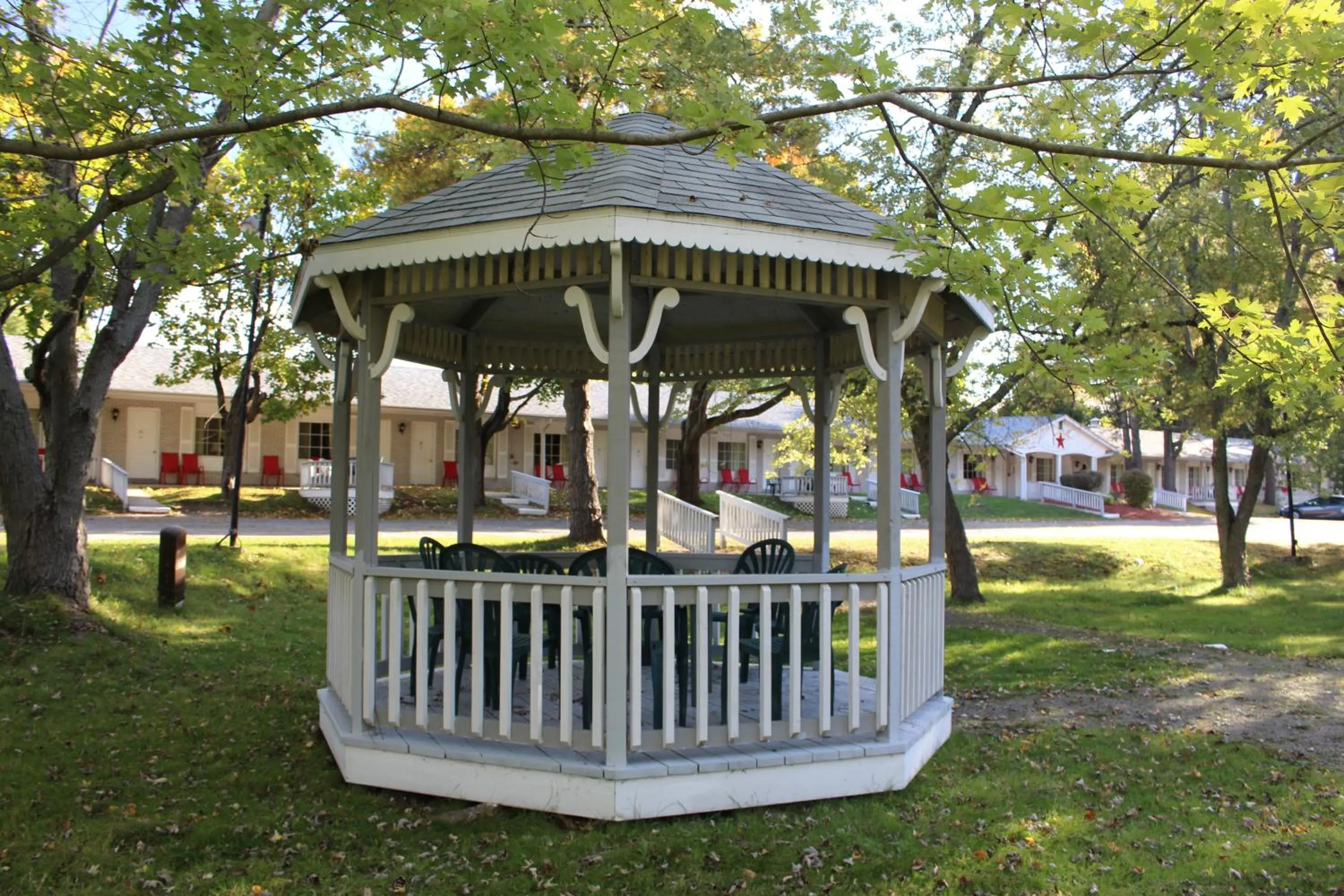 Property building in Colonial Resort-1000Islands