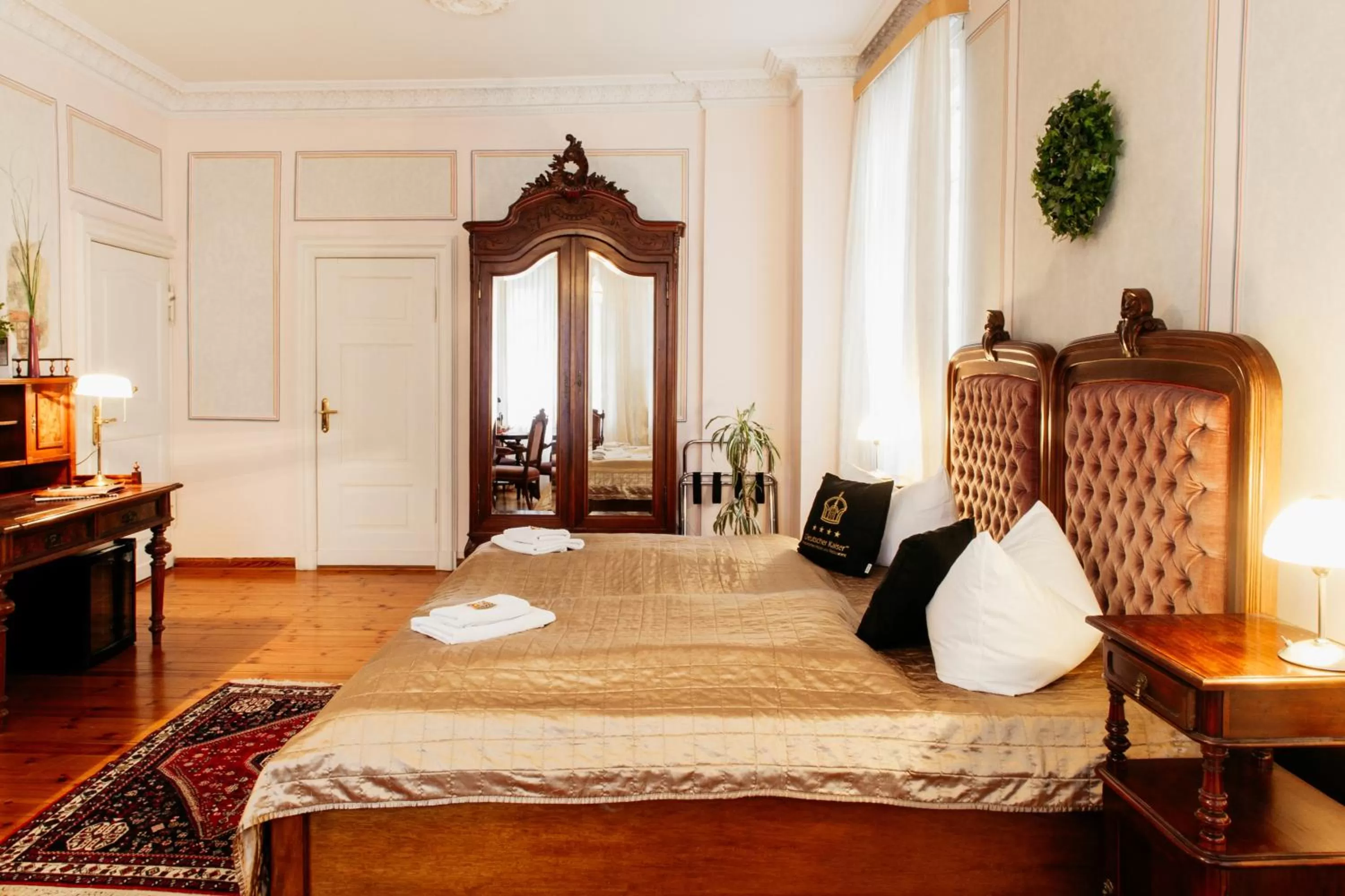Photo of the whole room, Bed in Hotel & Restaurant "Deutscher Kaiser"