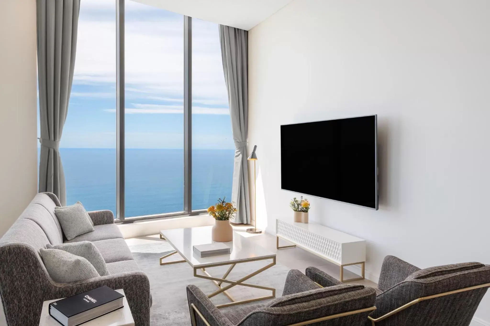 TV and multimedia, Seating Area in Meriton Suites Surfers Paradise