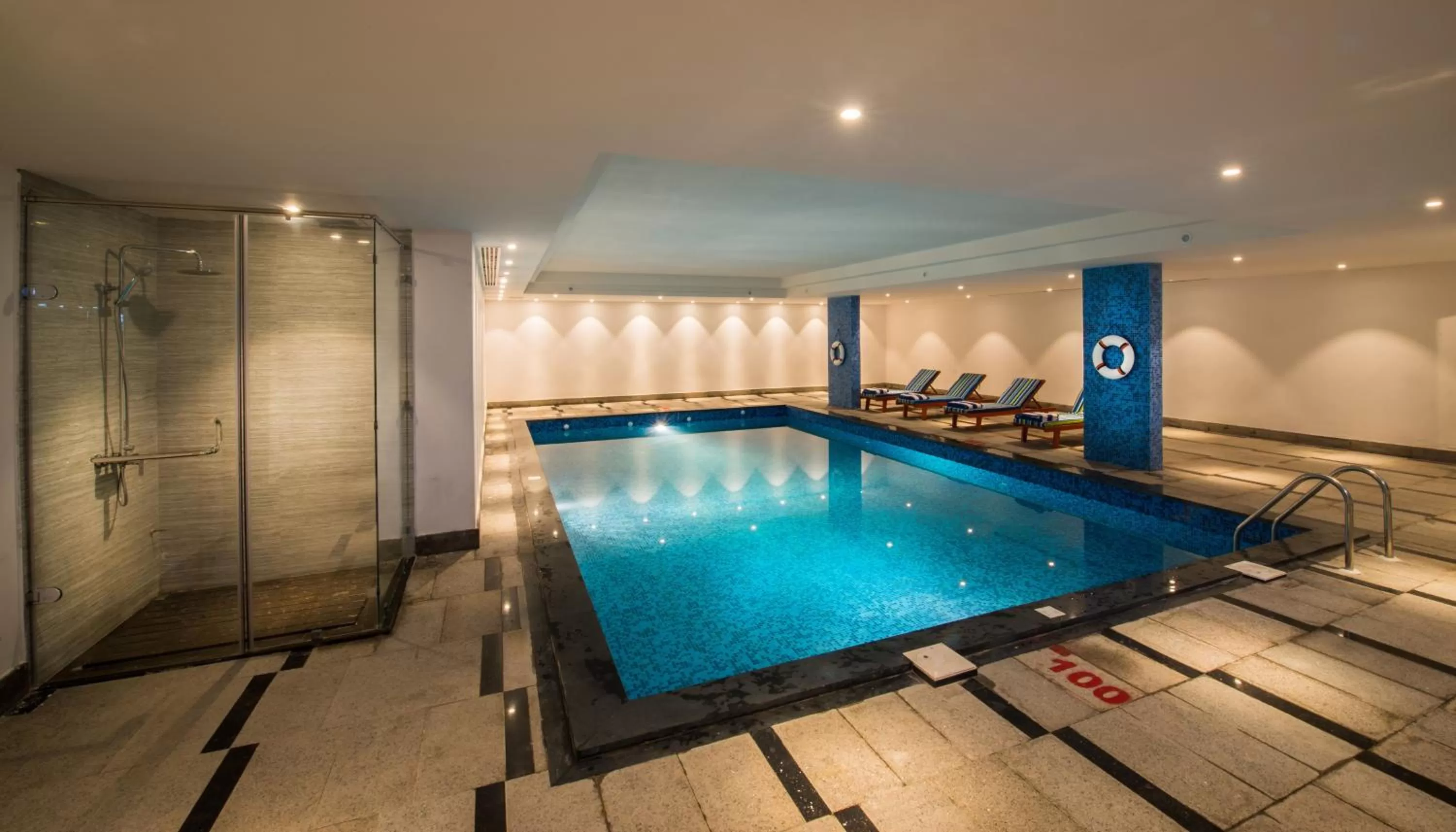 Swimming pool in Aber Al Sahafa