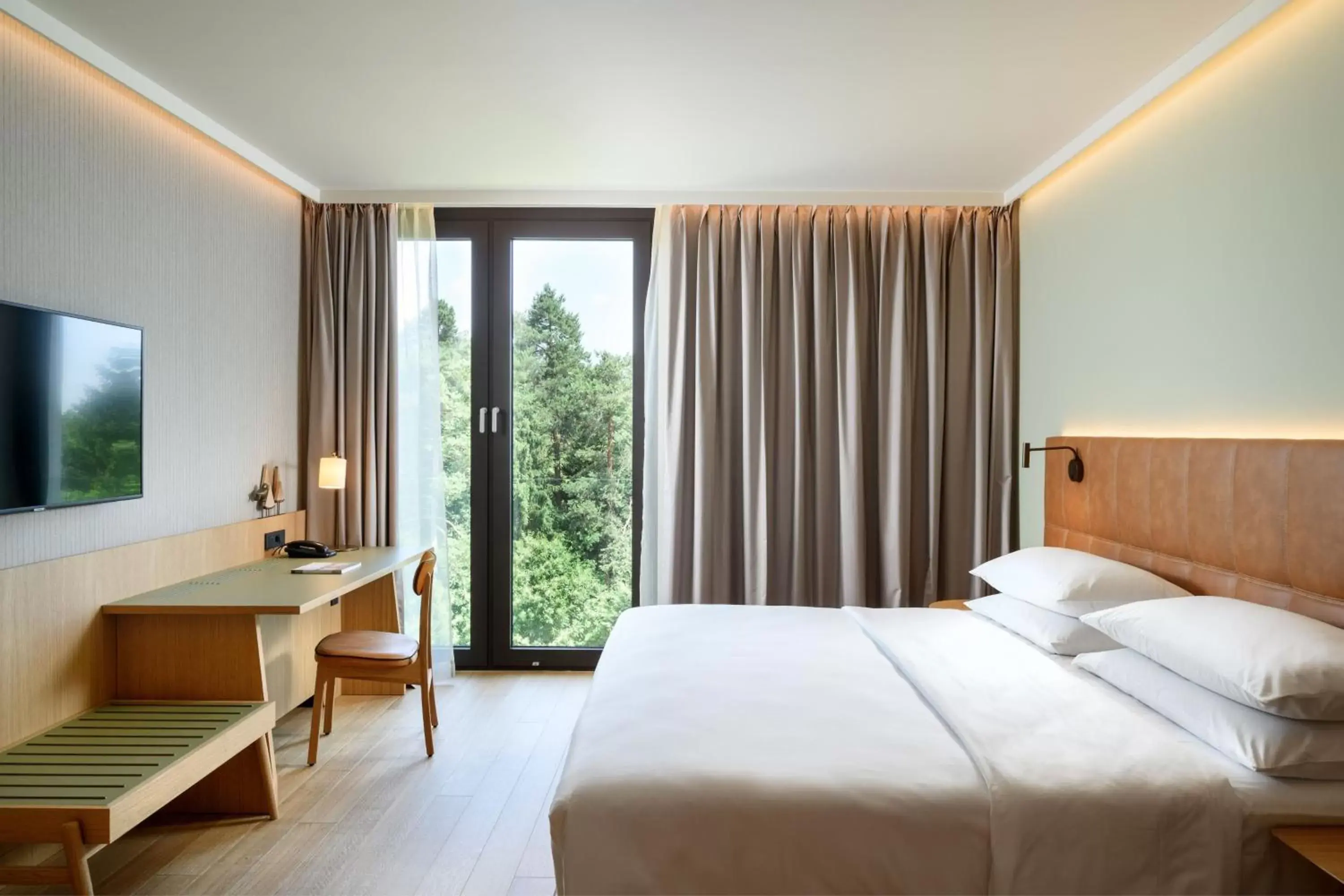 Bedroom, Bed in Four Points by Sheraton Ljubljana Mons