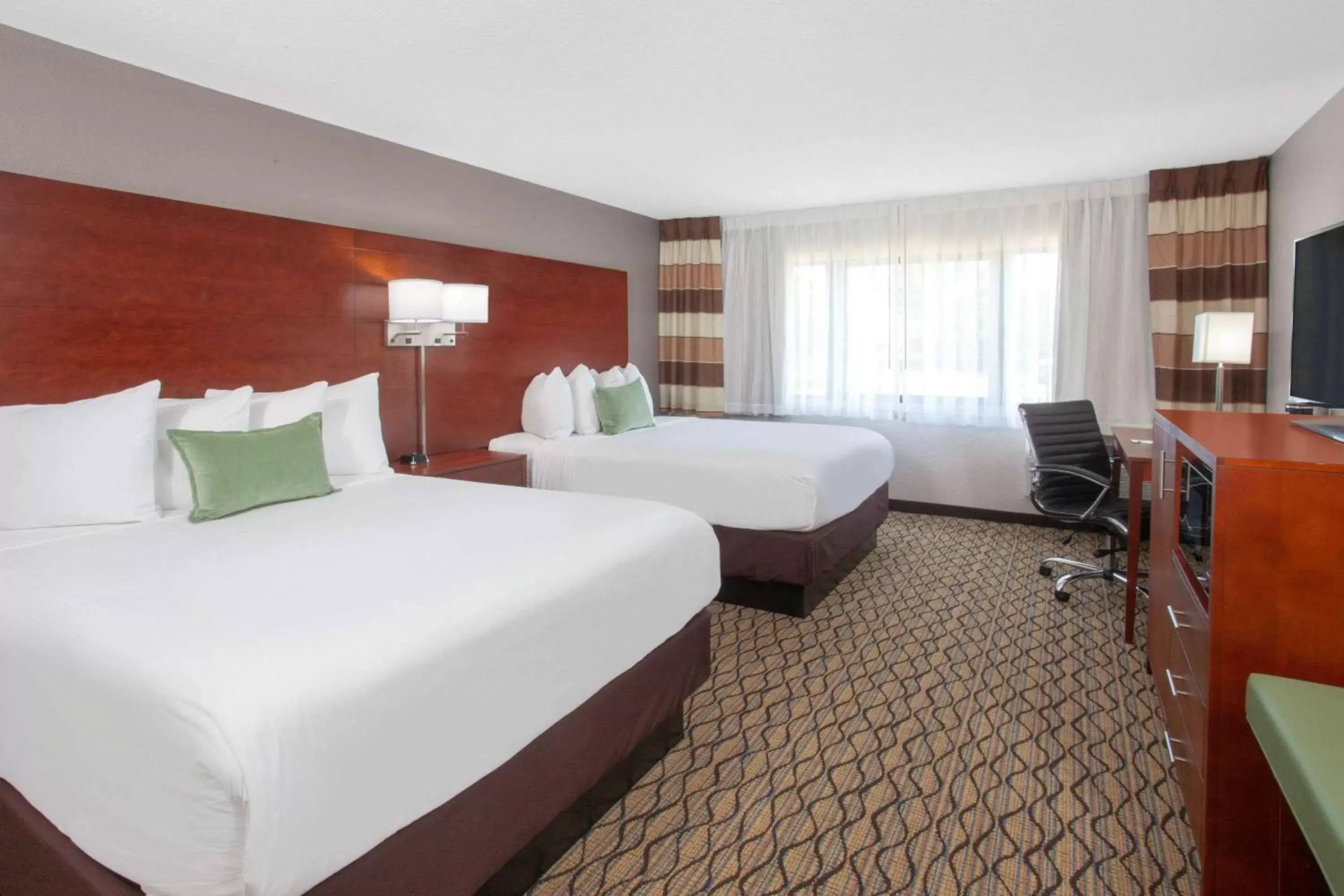 Photo of the whole room, Bed in Wyndham Garden Fort Wayne