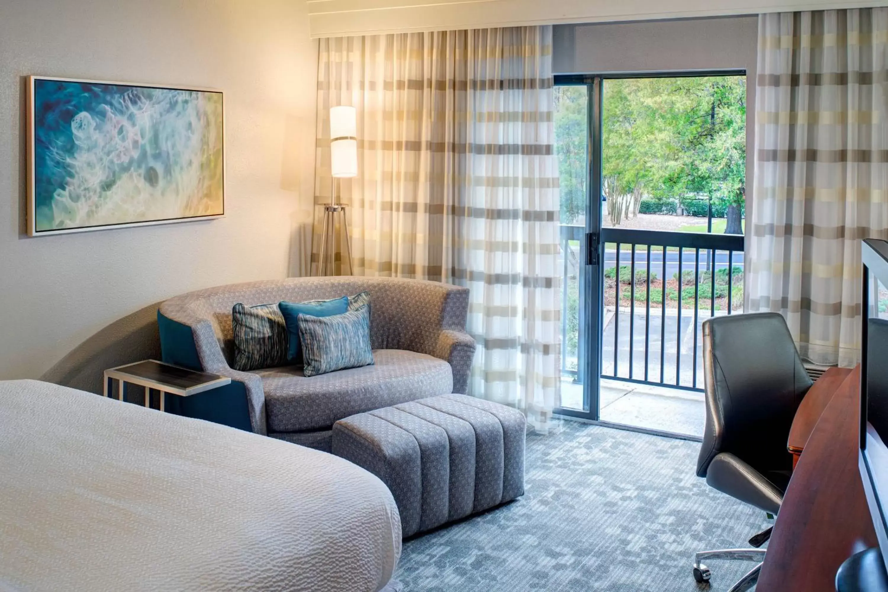 Photo of the whole room, Seating Area in Courtyard by Marriott Columbia Northeast/Fort Jackson Area