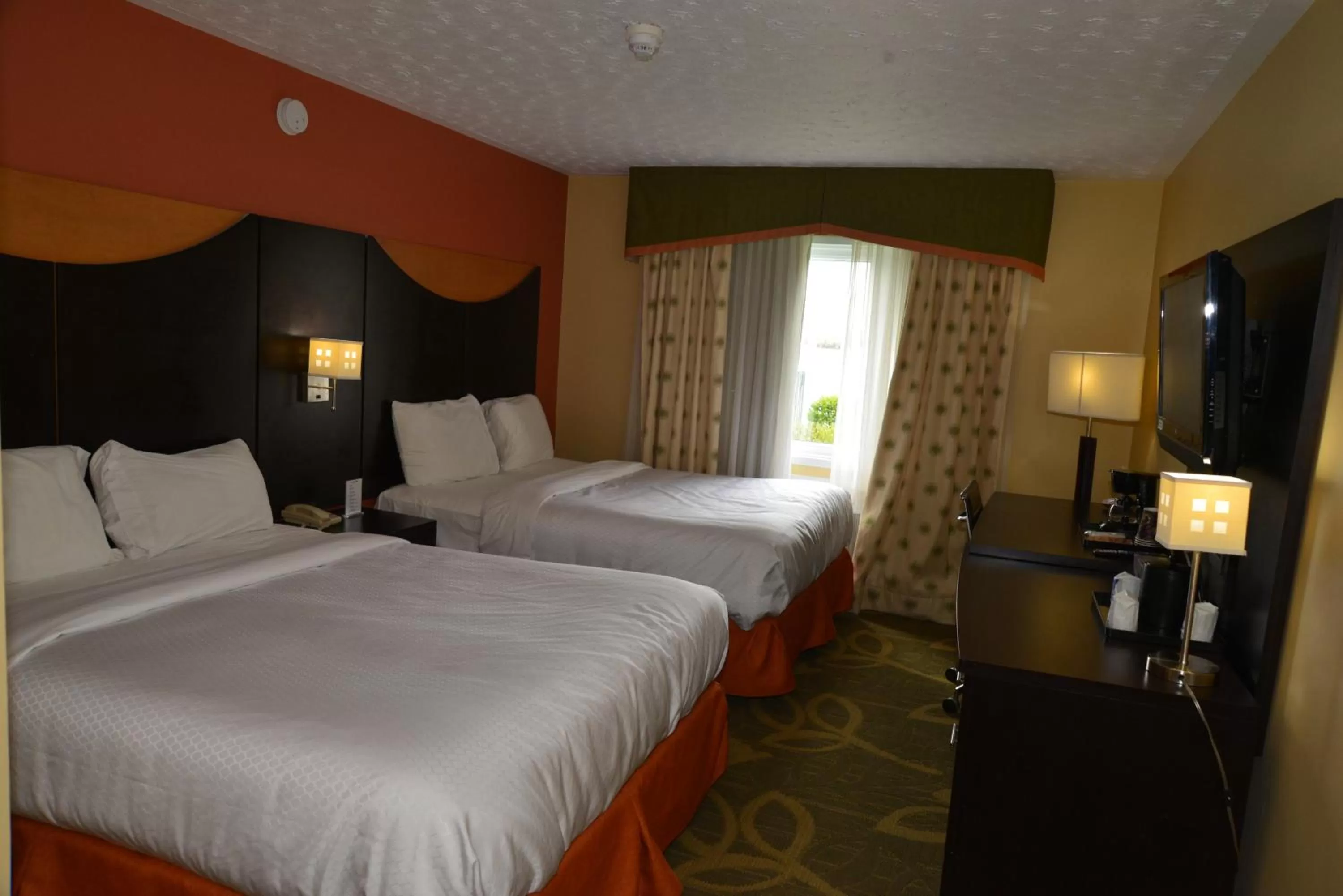 Bed in Trailsman Lodge