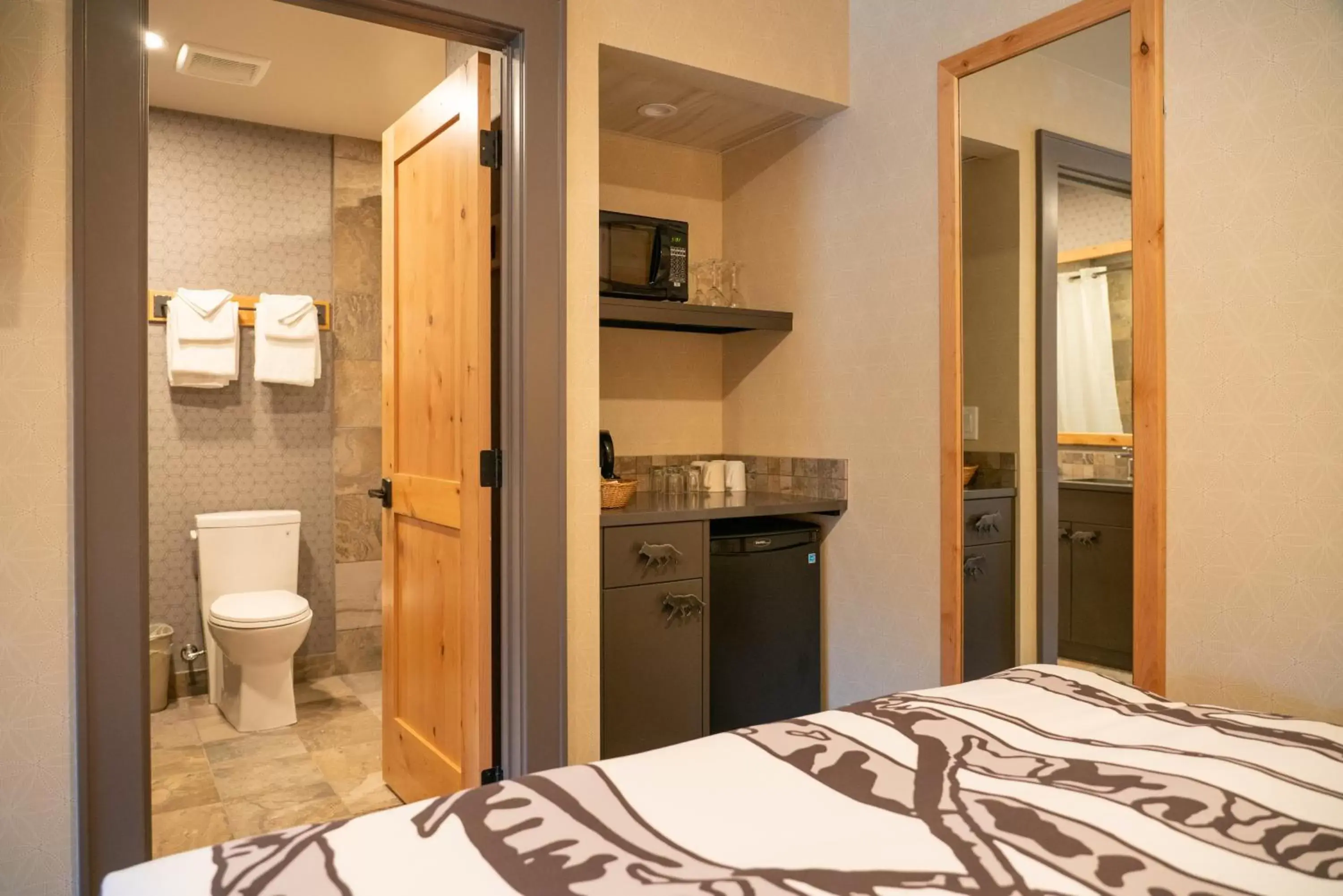 Photo of the whole room, Bed in Banff Rocky Mountain Resort Photo of the whole room, Bed in Banff Rocky Mountain Resort