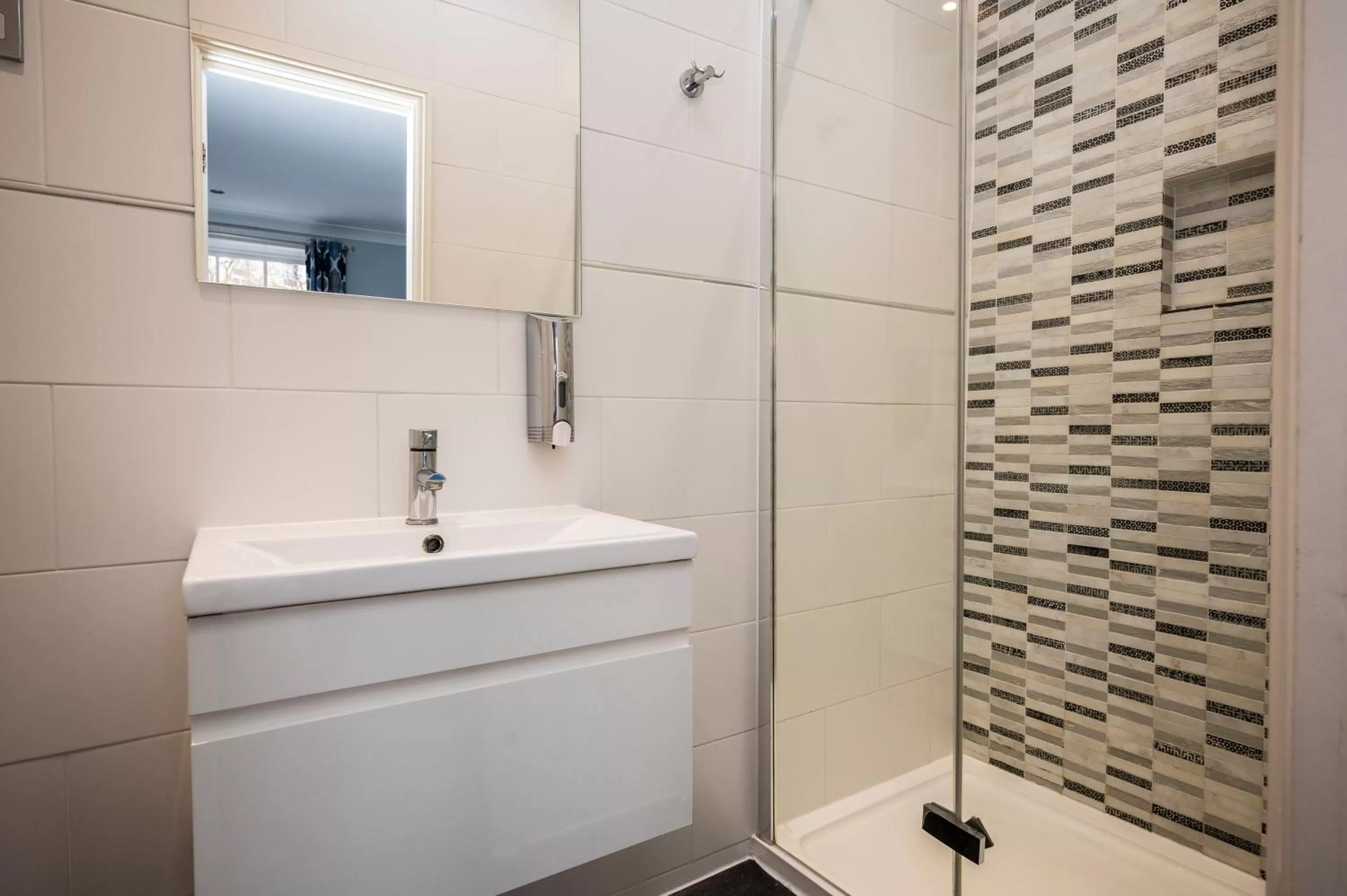 Bathroom in Mentone Hotel