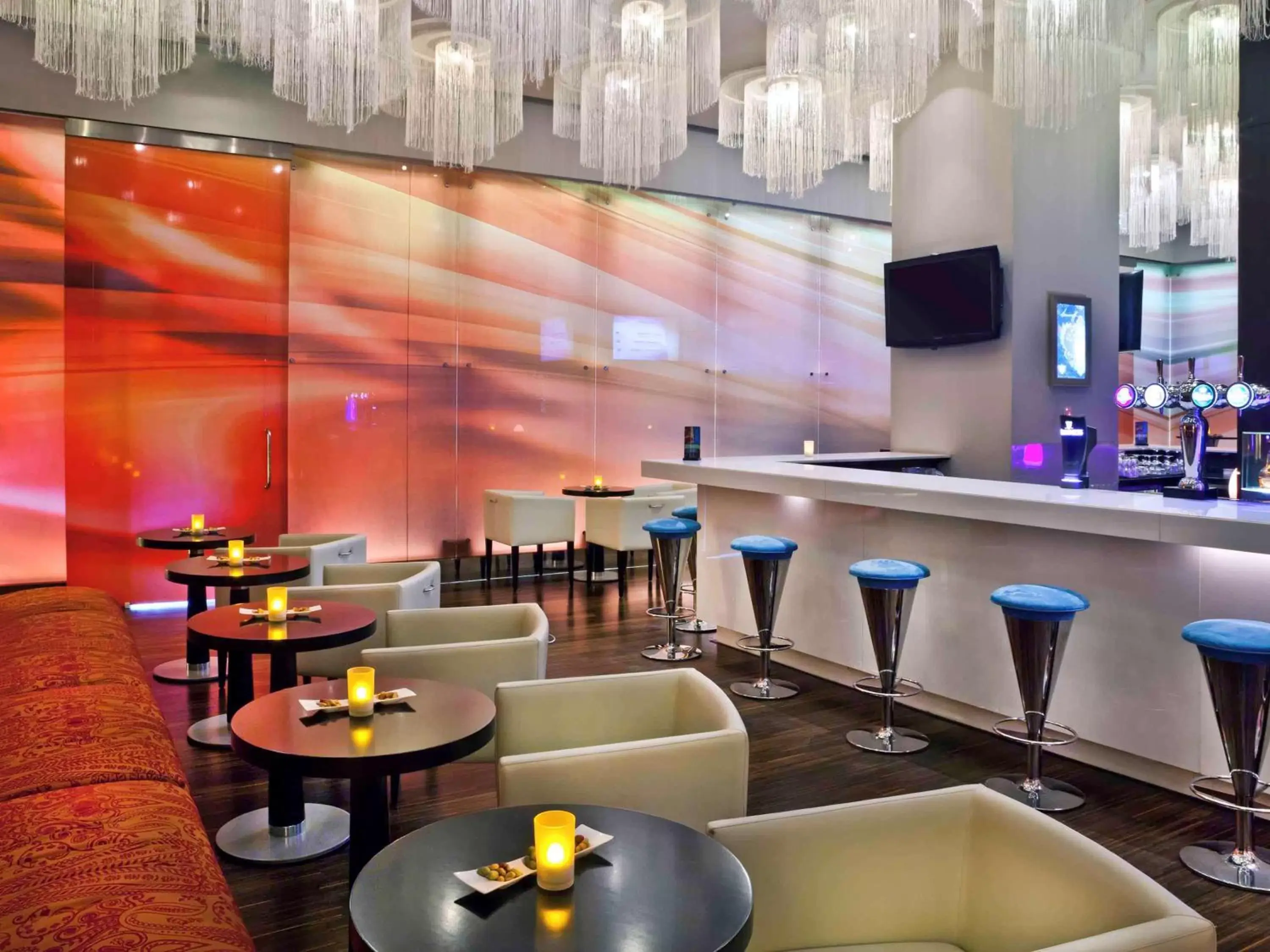 Lounge or bar, Restaurant/Places to Eat in Novotel Suites Dubai Mall of the Emirates