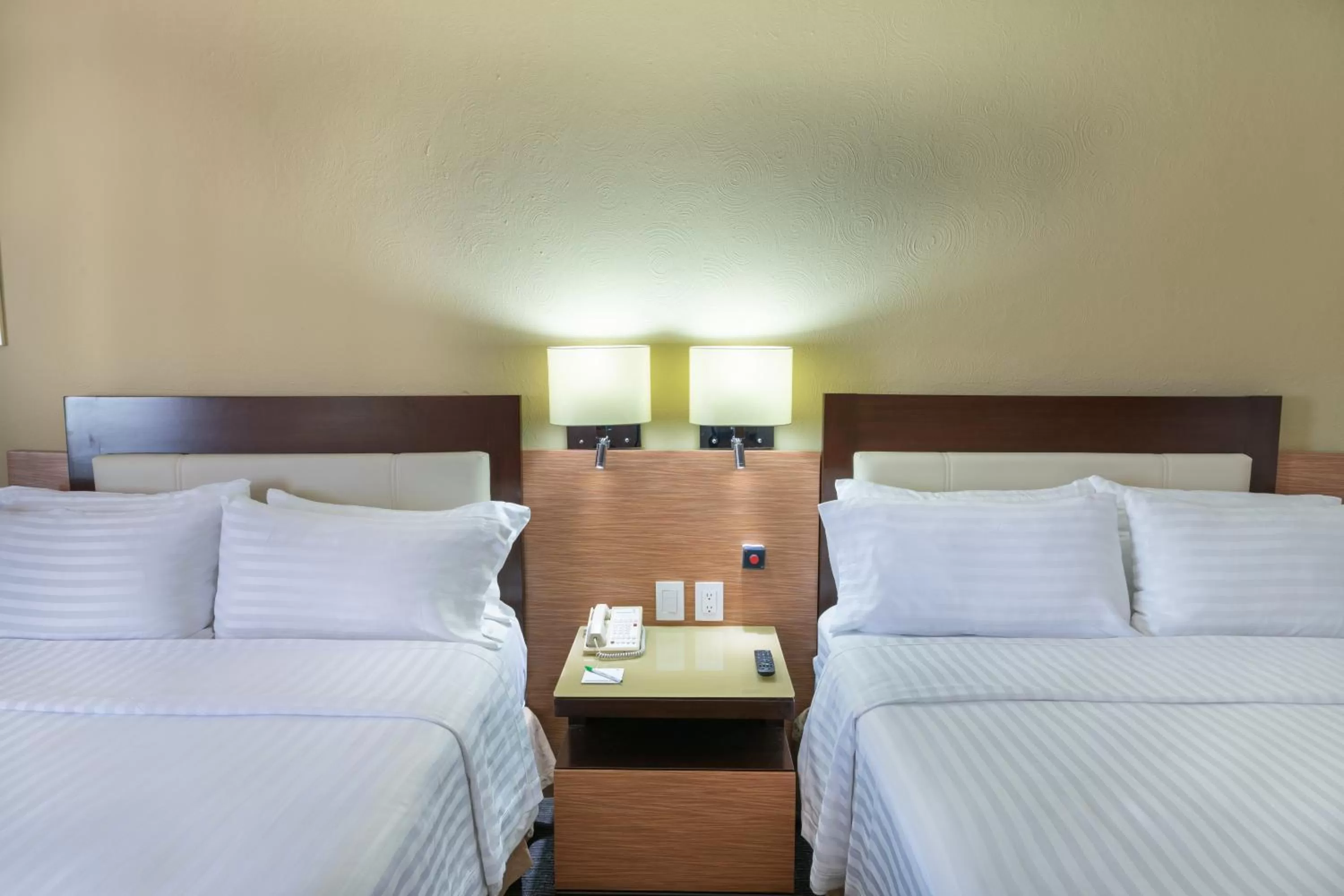 Photo of the whole room, Bed in Holiday Inn Guadalajara Select by IHG