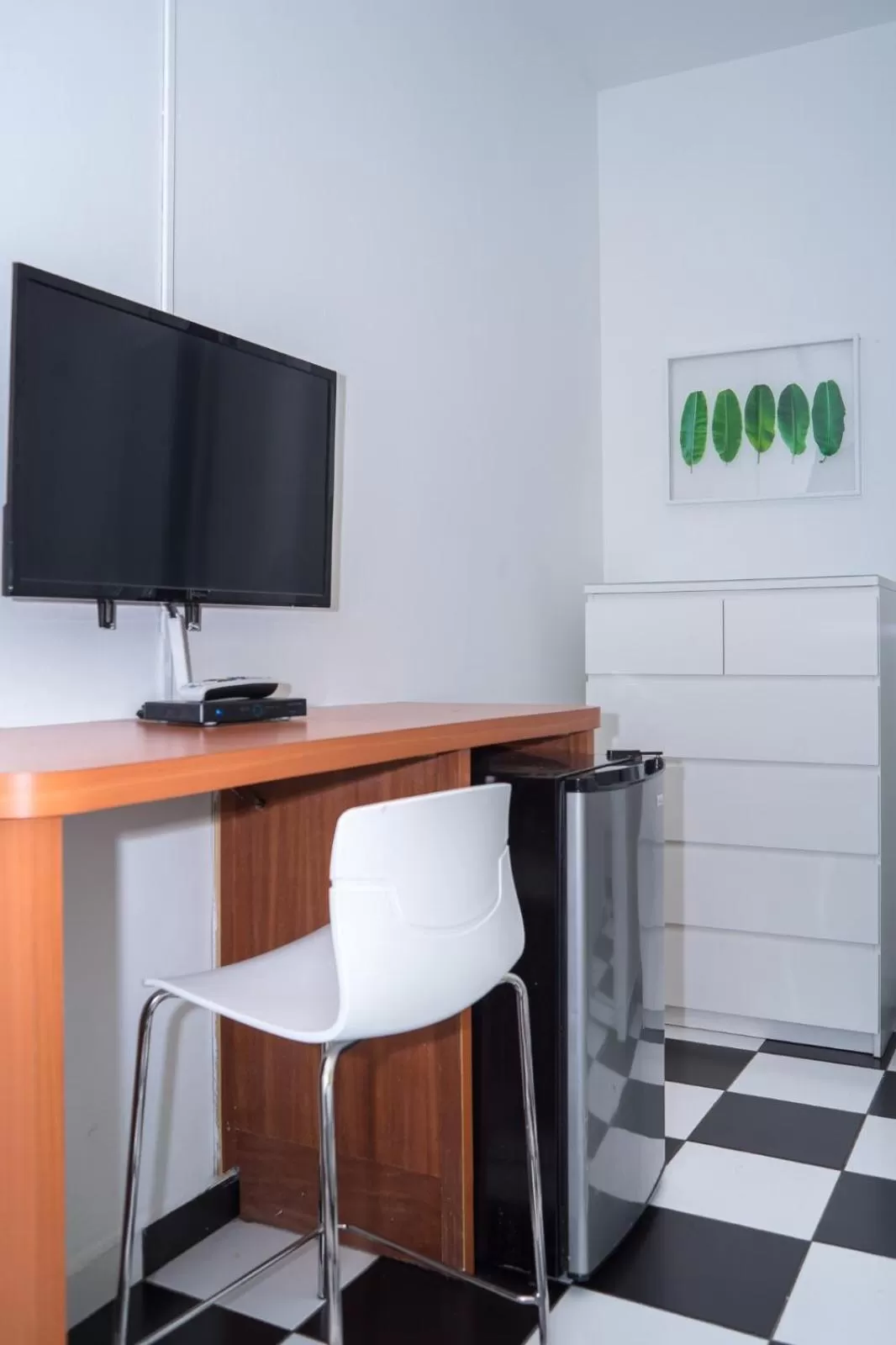 TV and multimedia, TV/Entertainment Center in Navona Studios