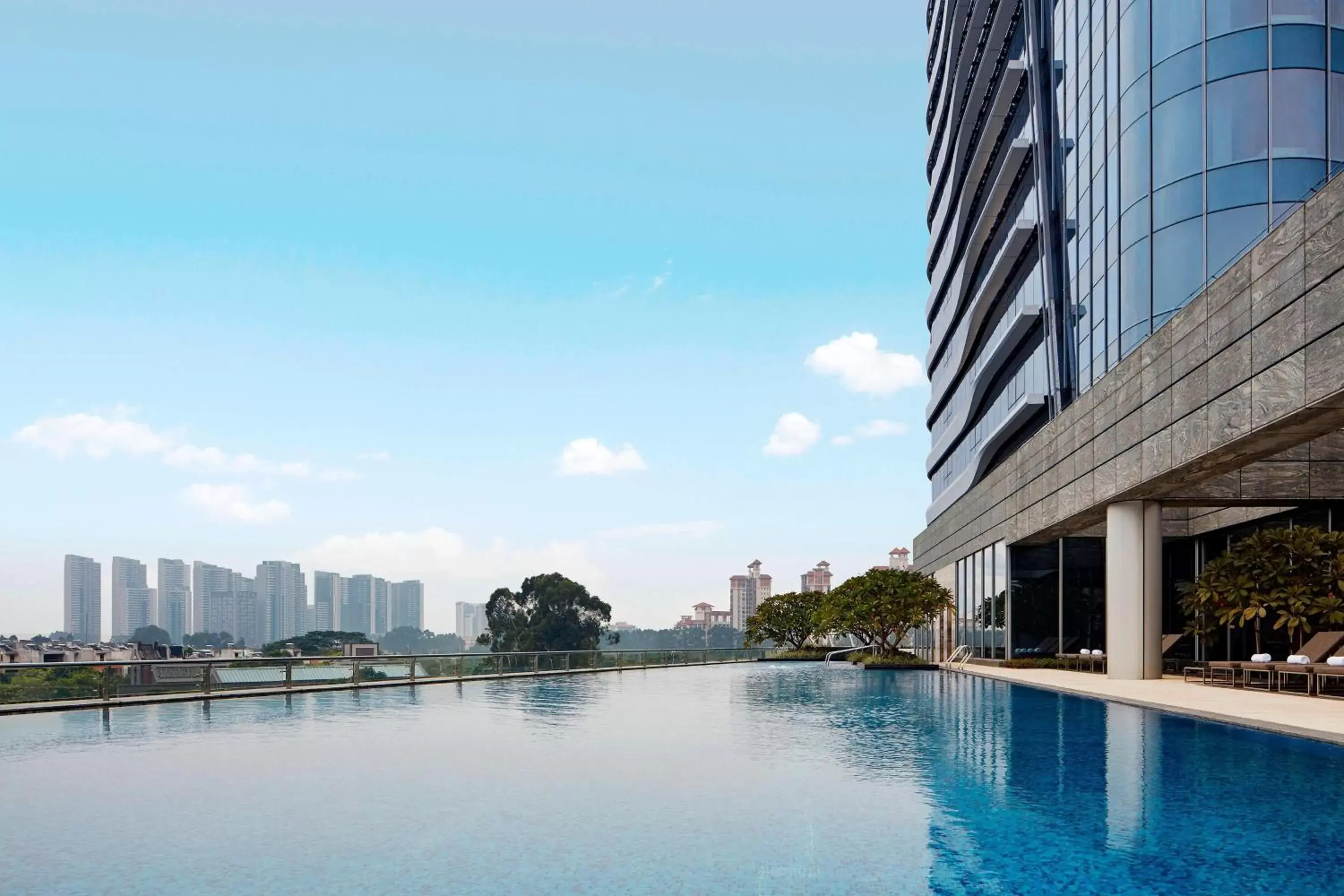 Swimming Pool in Sheraton Guangzhou Nansha Hotel
