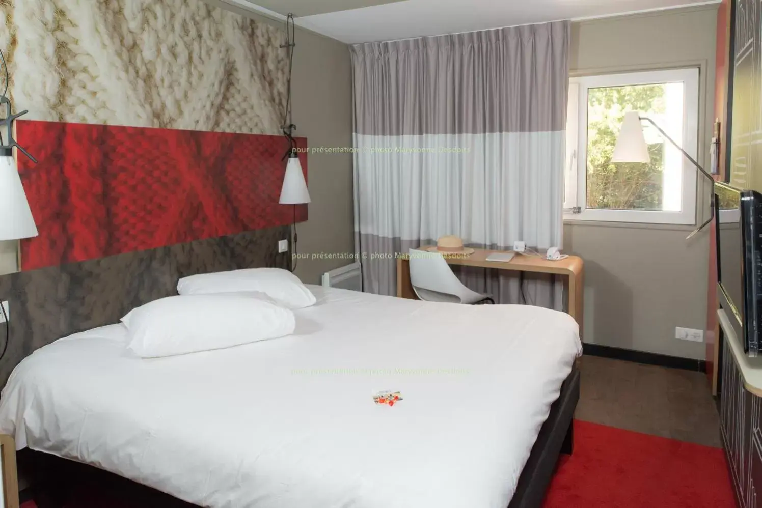 Photo of the whole room in ibis Caen Porte d’Angleterre