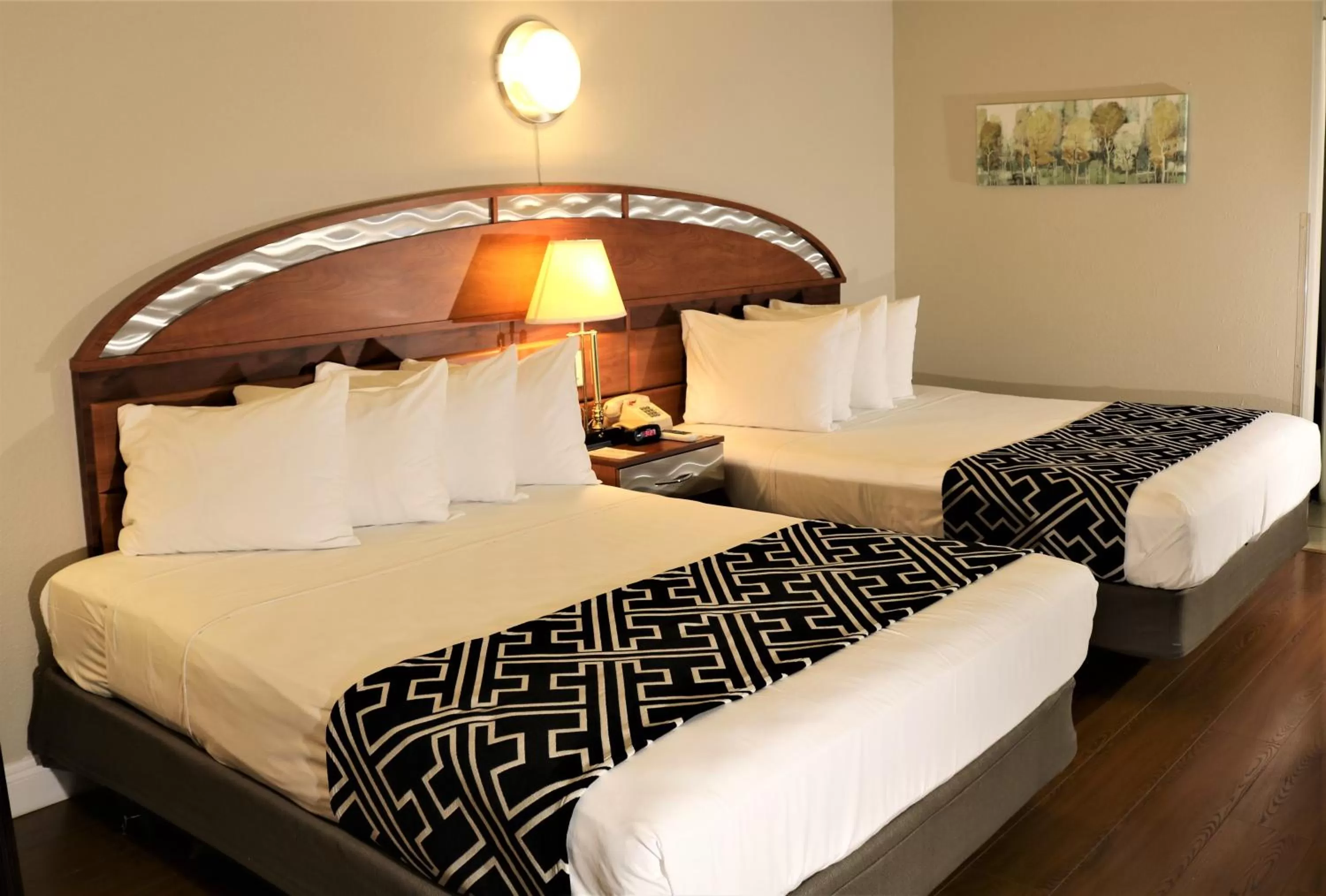 Photo of the whole room in Monte Carlo Inn- Near Disney