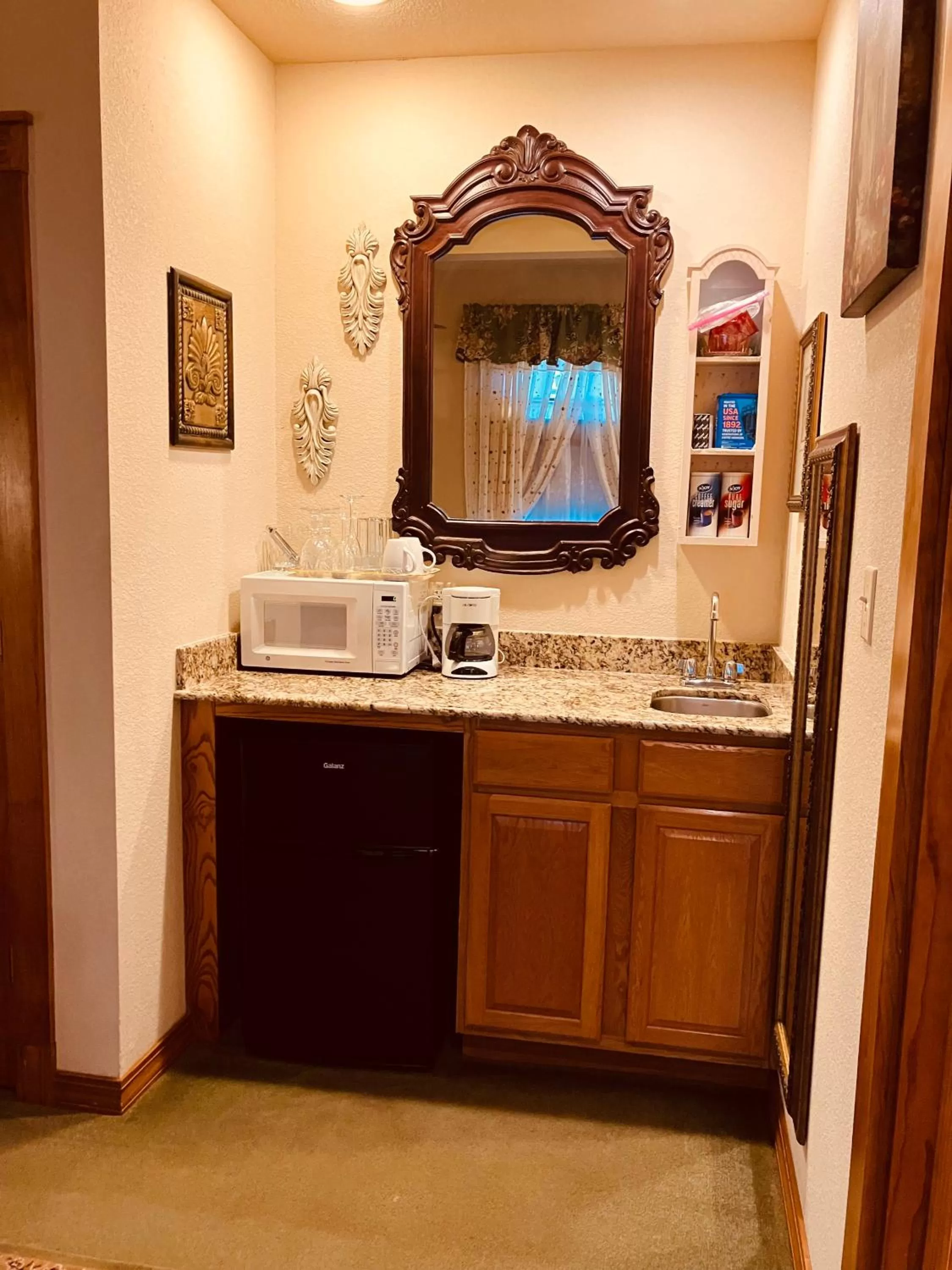 minibar in All Seasons Inn