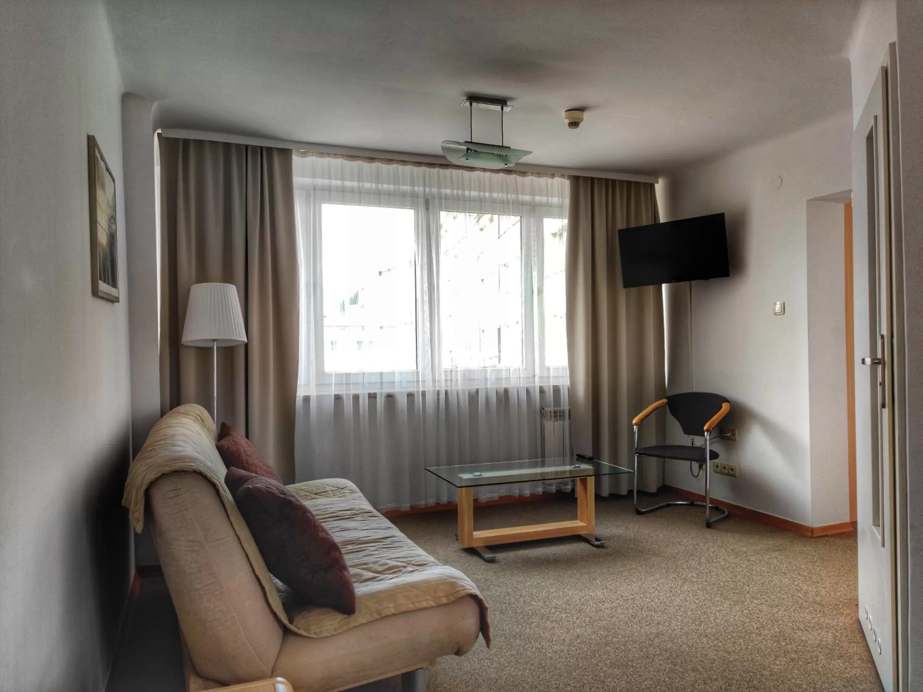 Standard Twin Room with Sofa in Logos Standard Twin Room with Sofa in Logos