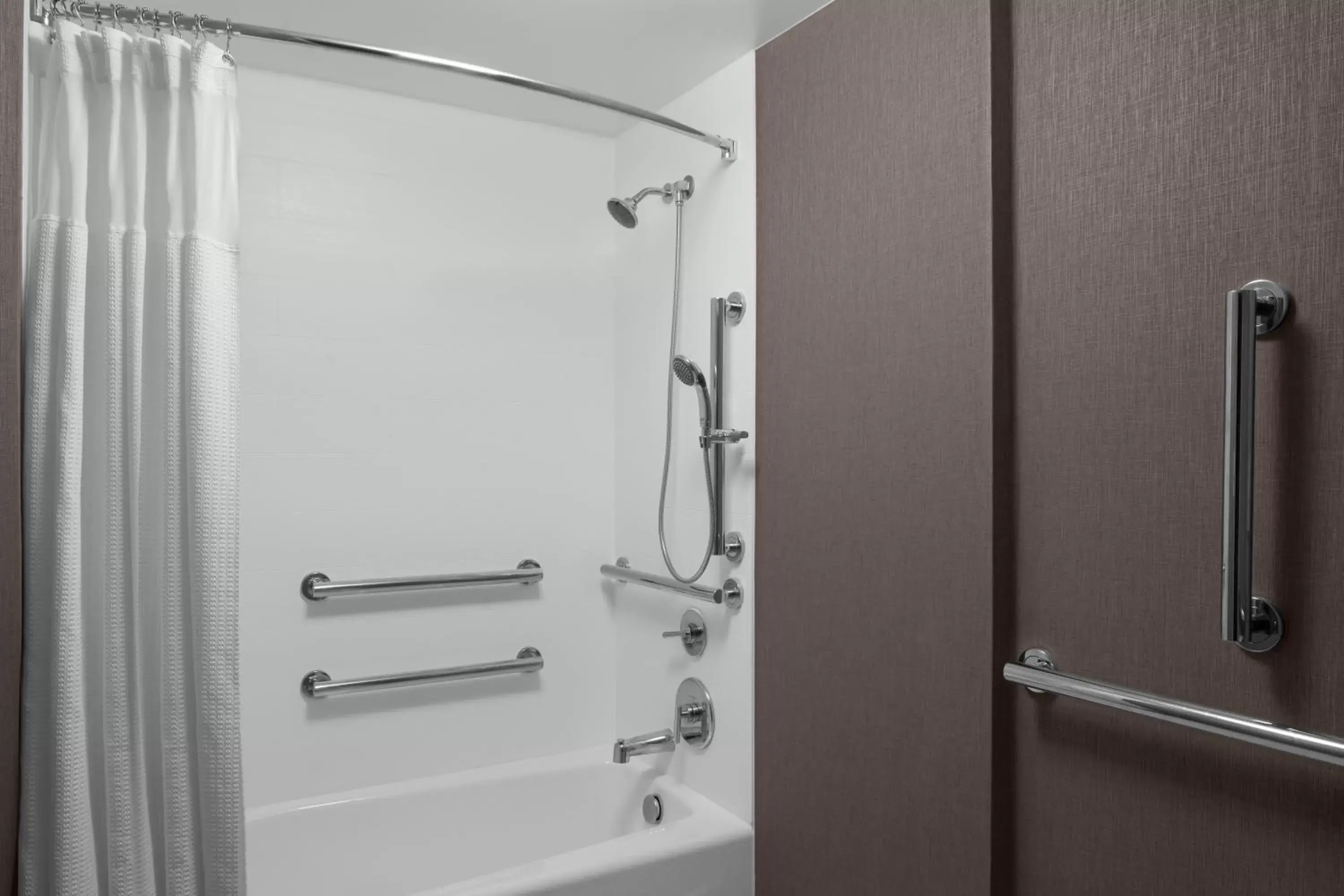 Bathroom in SpringHill Suites by Marriott Grand Rapids Airport Southeast