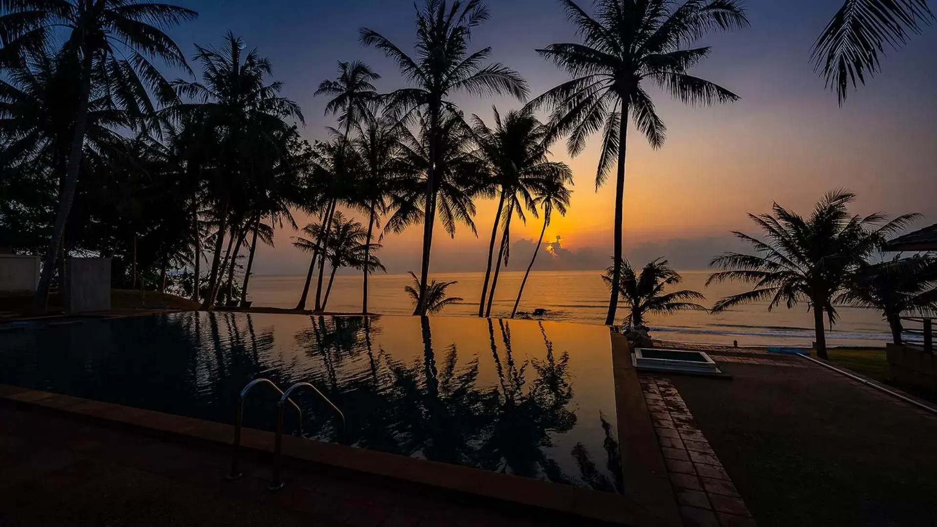 Summer, Sunrise/Sunset in Ban Saithong Beach Resort