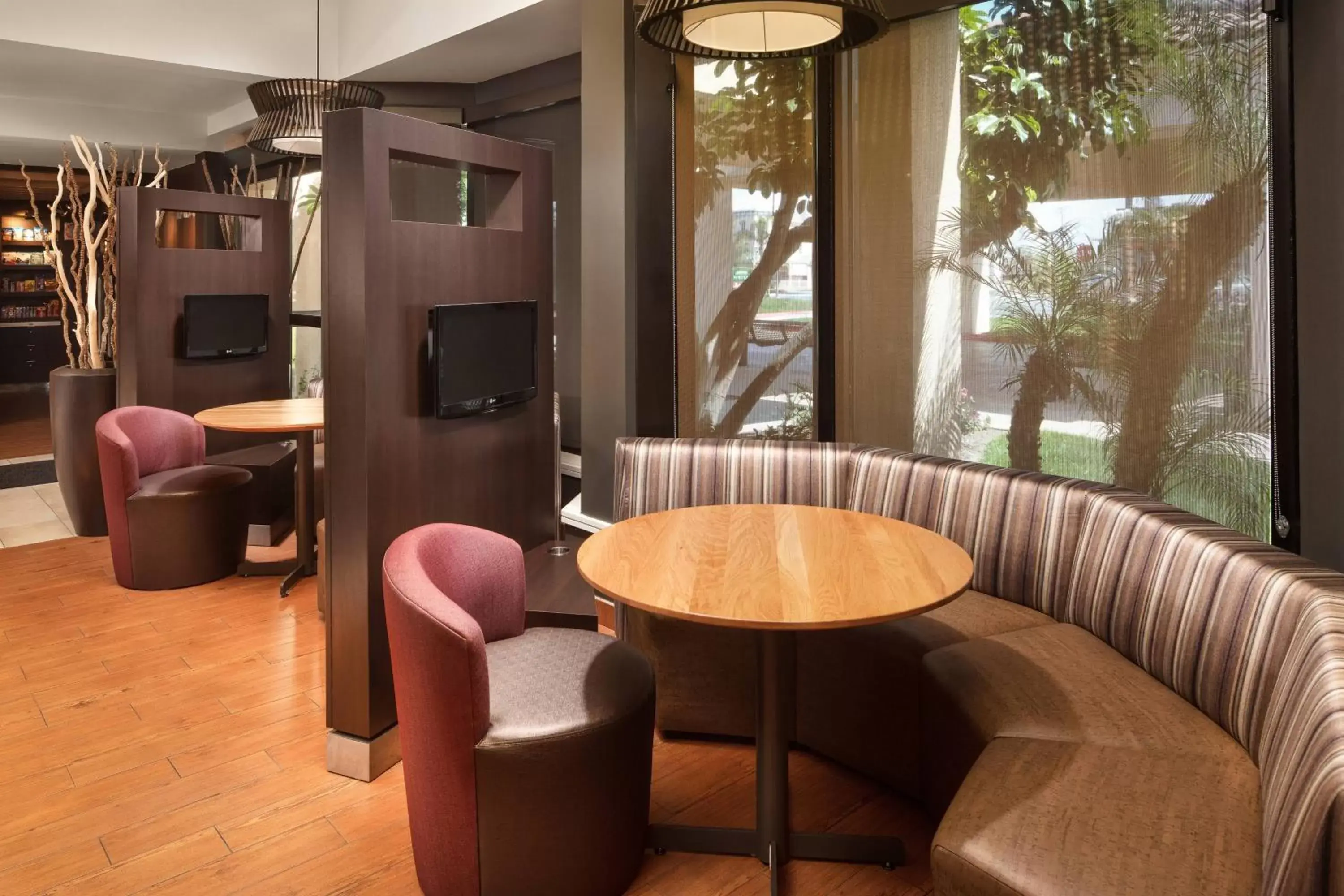 Lobby or reception, Lounge/Bar in Courtyard Anaheim Buena Park