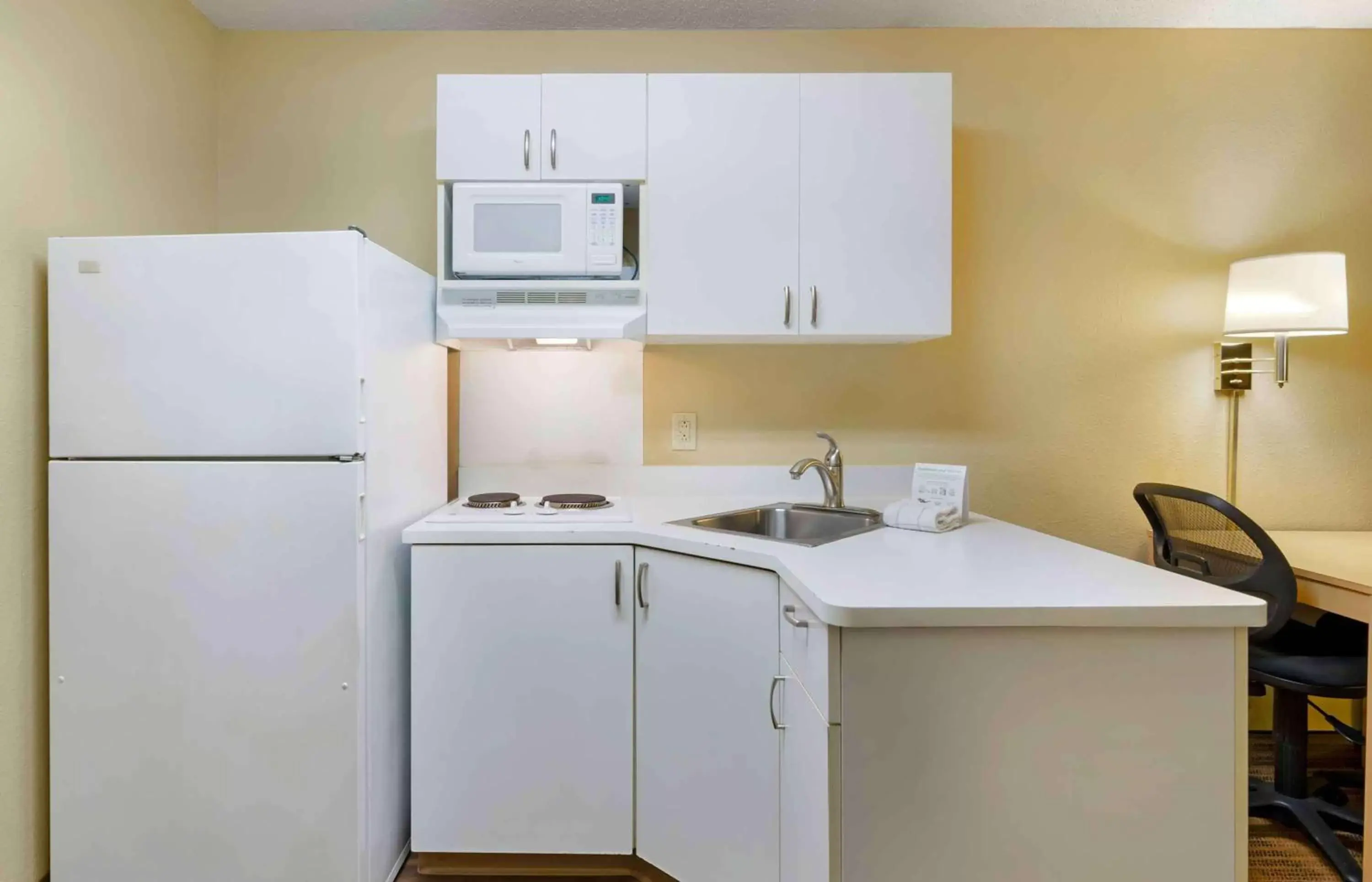 Bedroom, Kitchen/Kitchenette in Extended Stay America Suites - Lynchburg - University Blvd