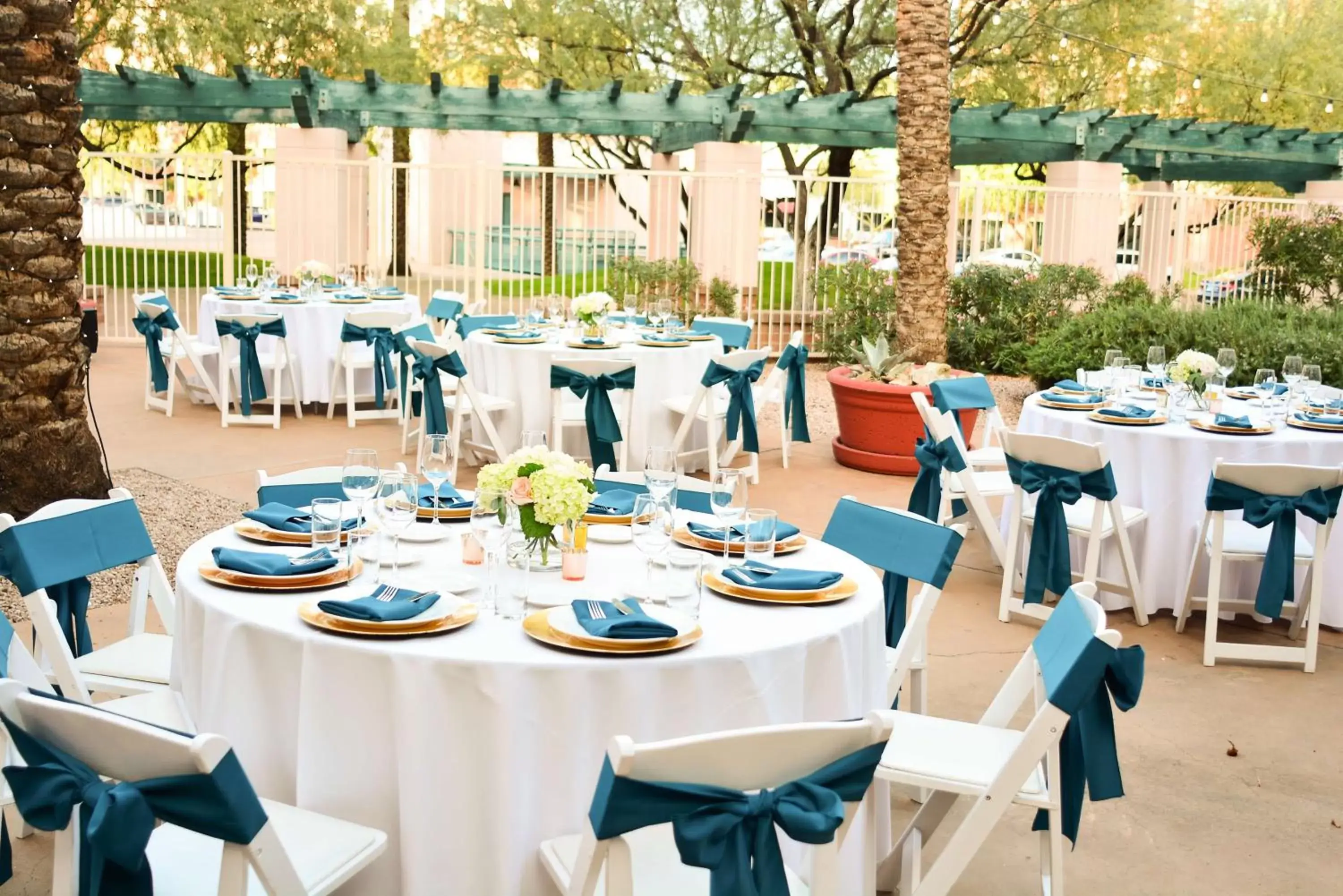 Inner courtyard view, Restaurant/Places to Eat in Hilton Garden Inn Scottsdale Old Town