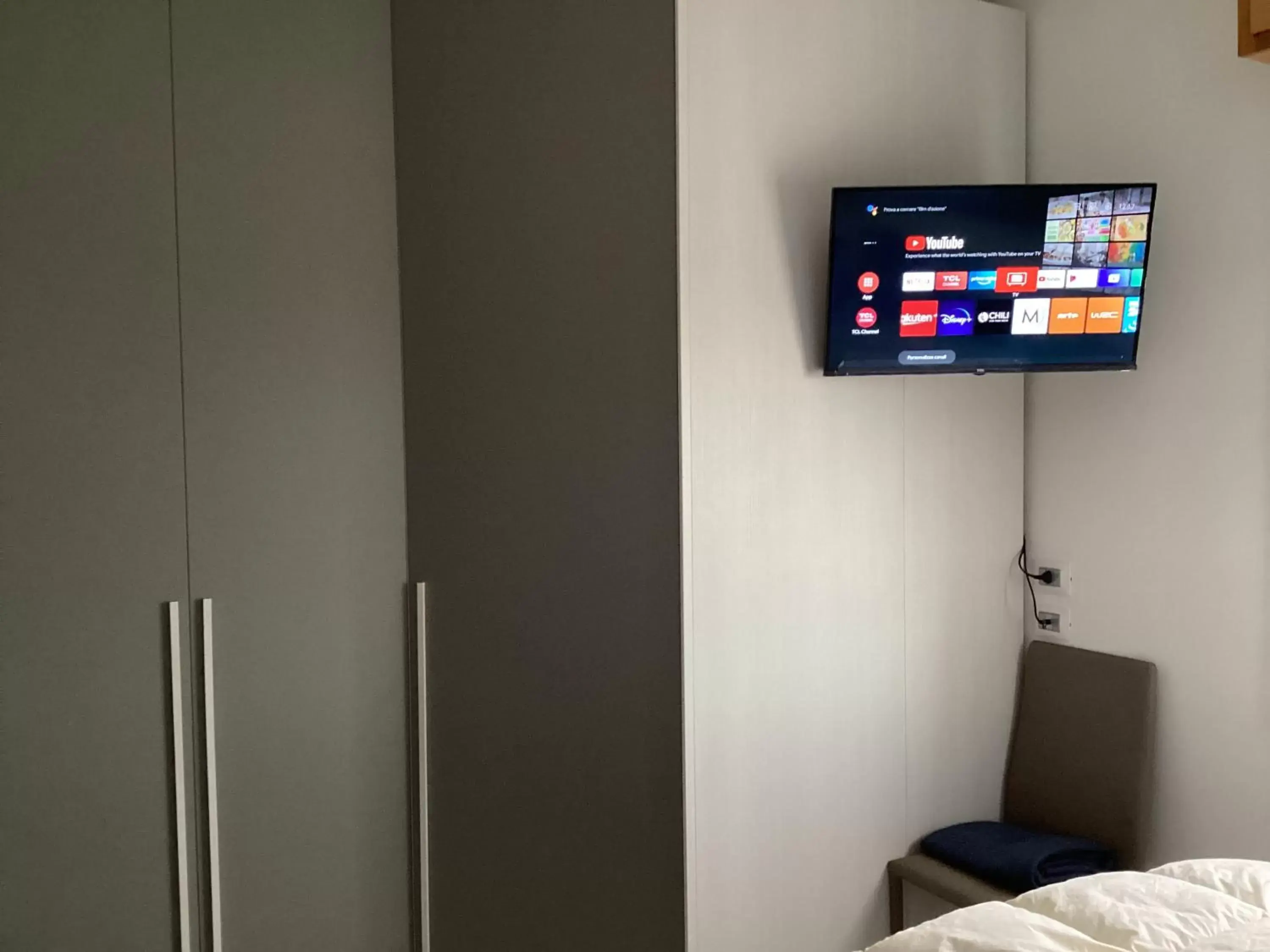 Communal lounge/ TV room, TV/Entertainment Center in Bed and Breakfast da Giuseppe, Camere vicino stabilimento Ferrari