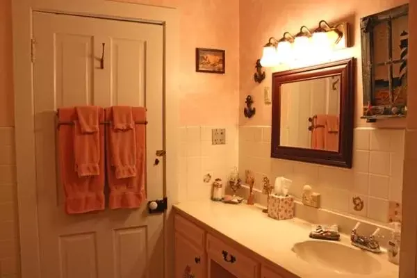 Bathroom in Belle Aire Mansion Guest House