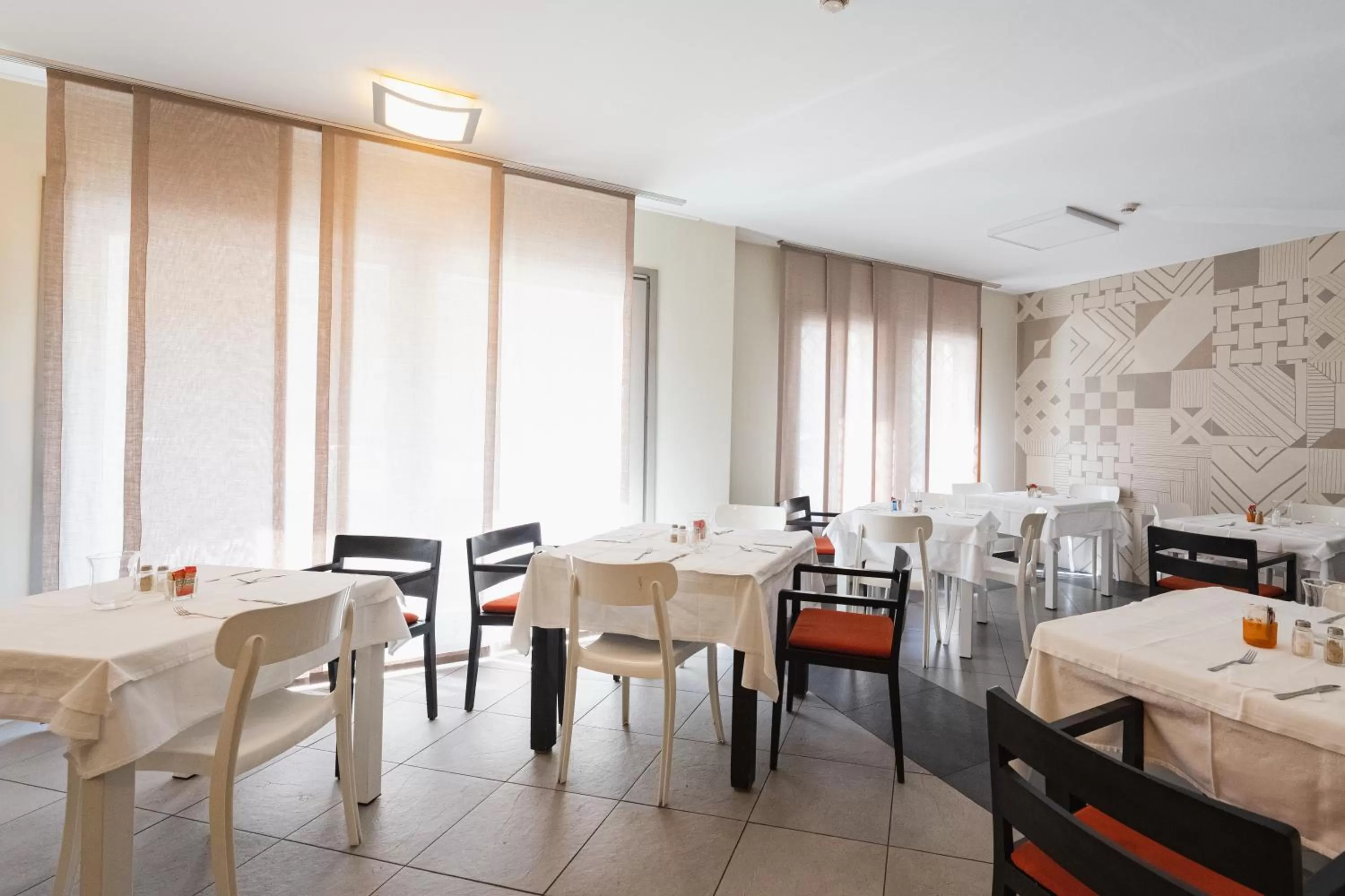 Restaurant/places to eat in Parini Hotel