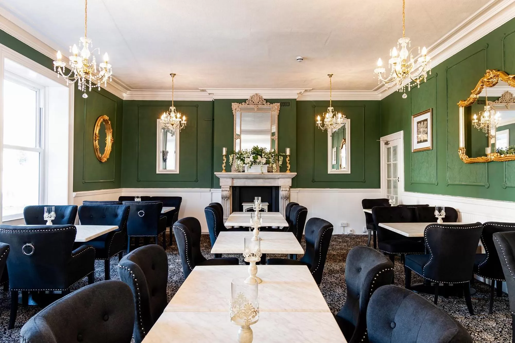 Restaurant/places to eat in Lansdowne House with Private Car Park