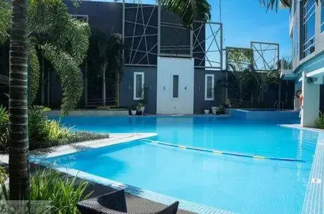 Swimming Pool in Greenleaf Hotel Gensan