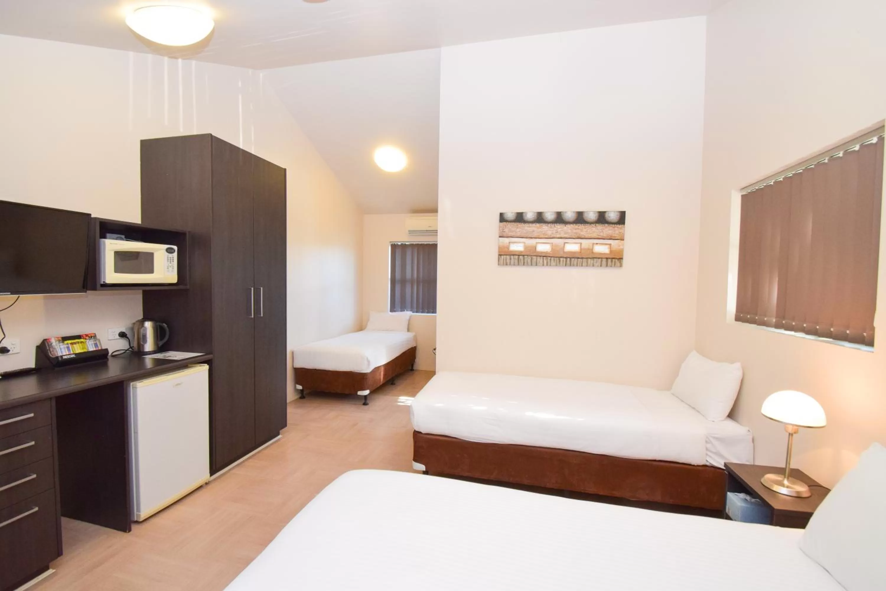 Photo of the whole room, Bed in Station Hotel Motel Kurri