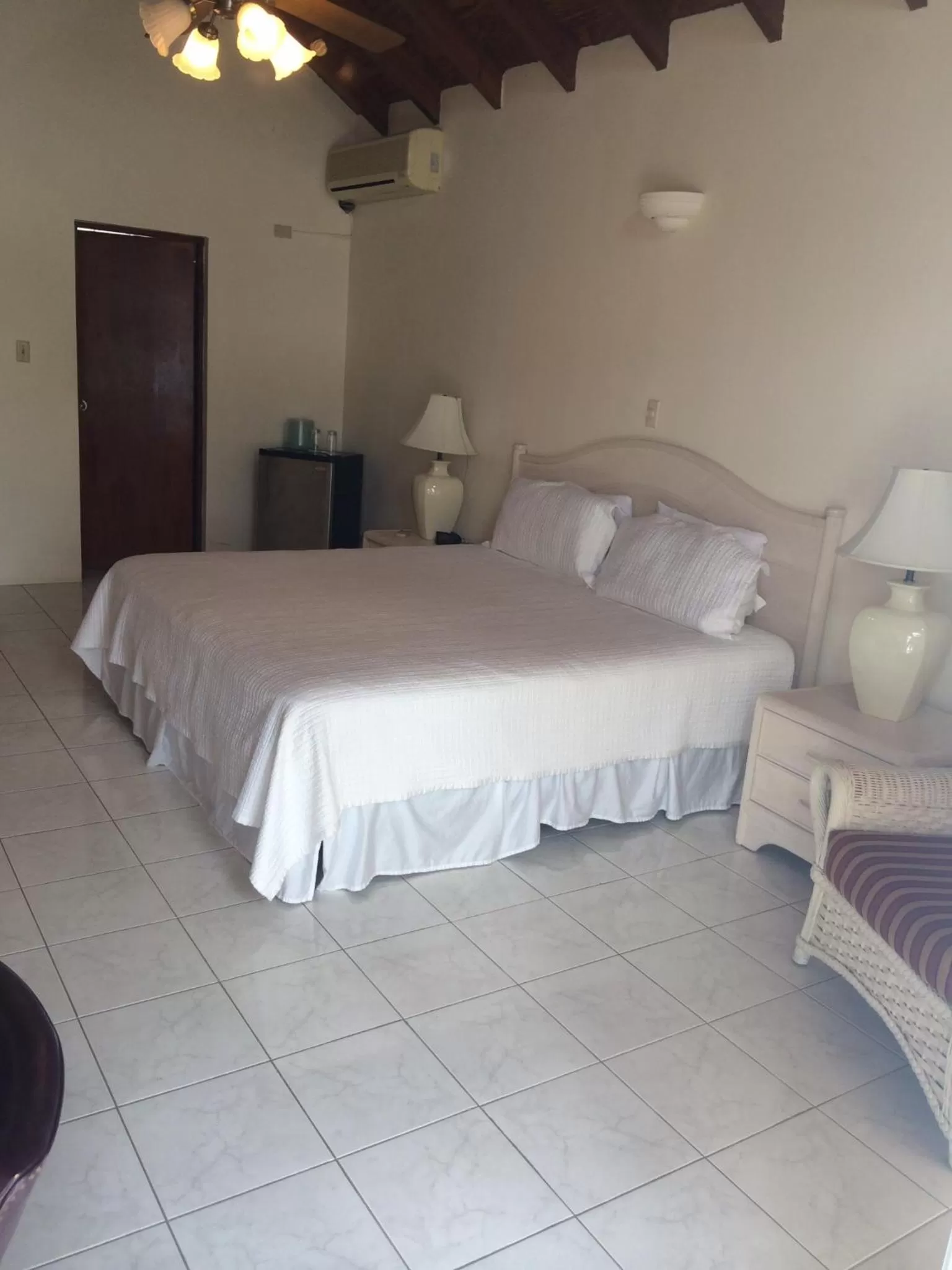 Bedroom, Bed in Fort Burt Hotel