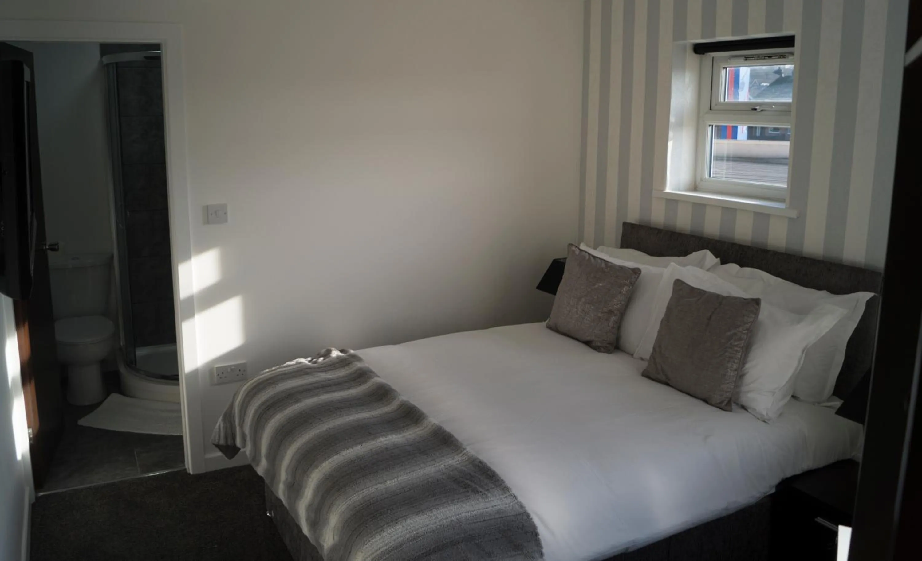 Bed in Kirks Korner Motel