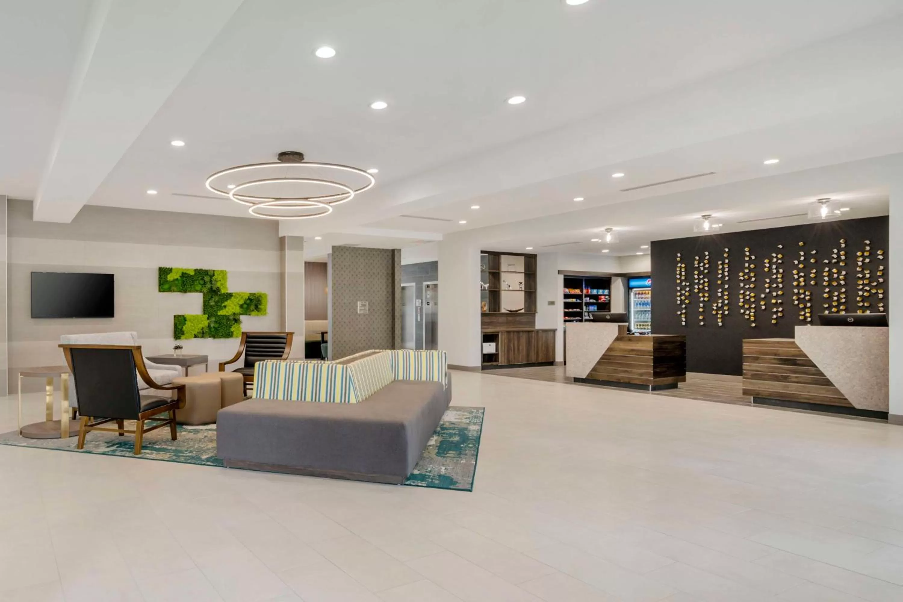 Lobby or reception in Best Western Plus Winter Haven Inn & Suites