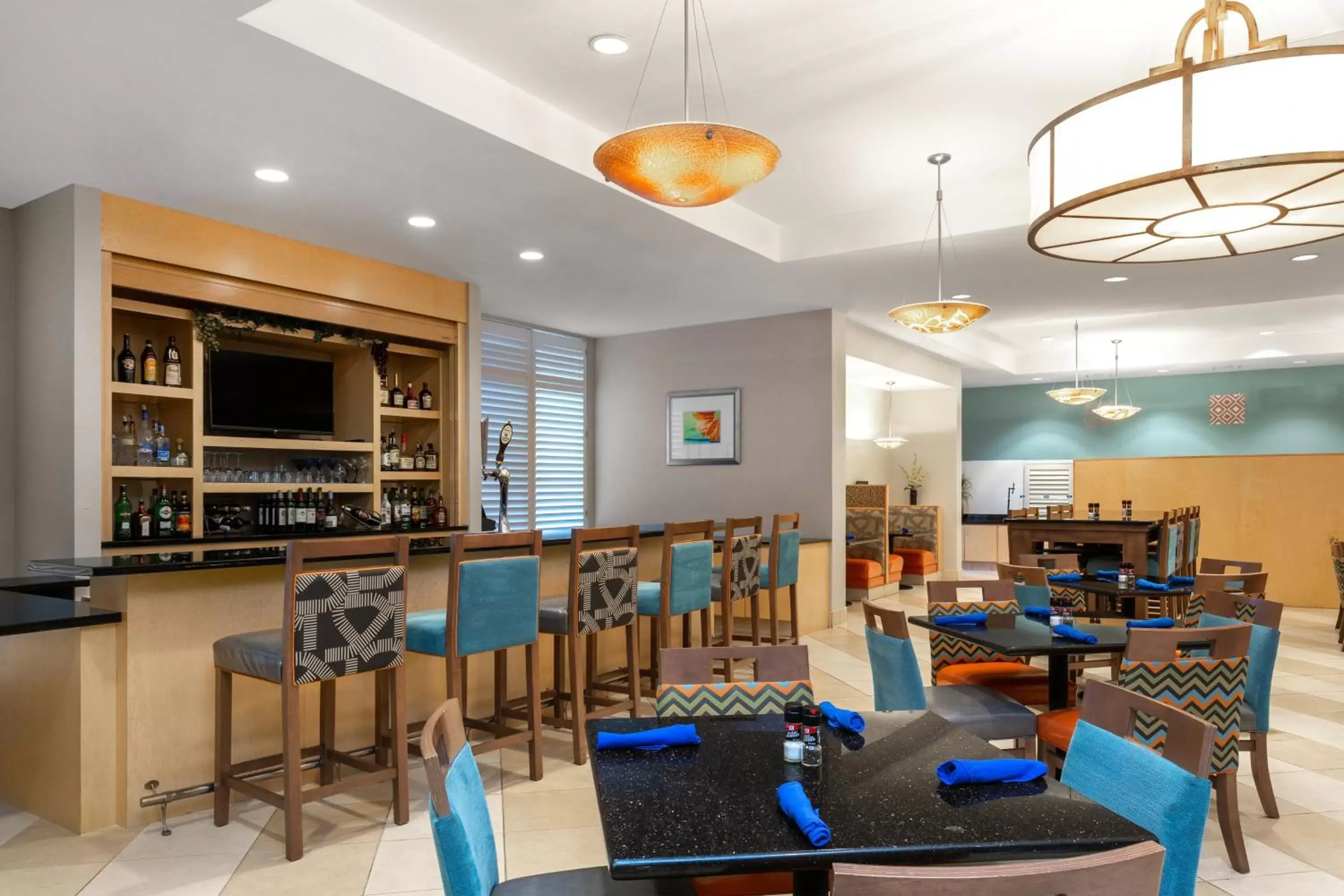 Lounge or bar, Restaurant/Places to Eat in Holiday Inn Winter Haven, an IHG Hotel