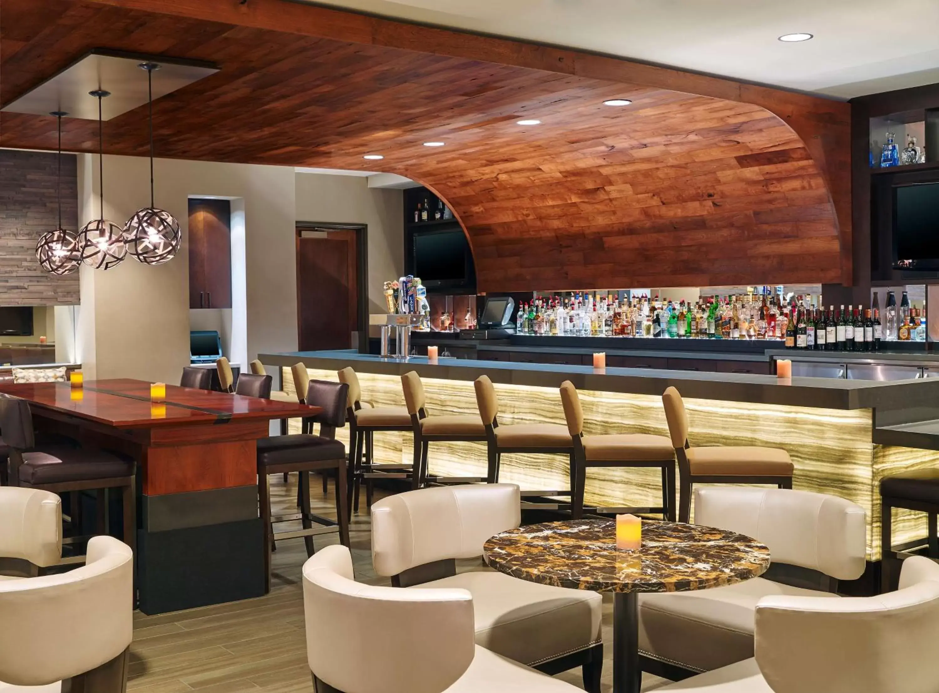 Lounge or bar, Lounge/Bar in DoubleTree by Hilton San Antonio Airport