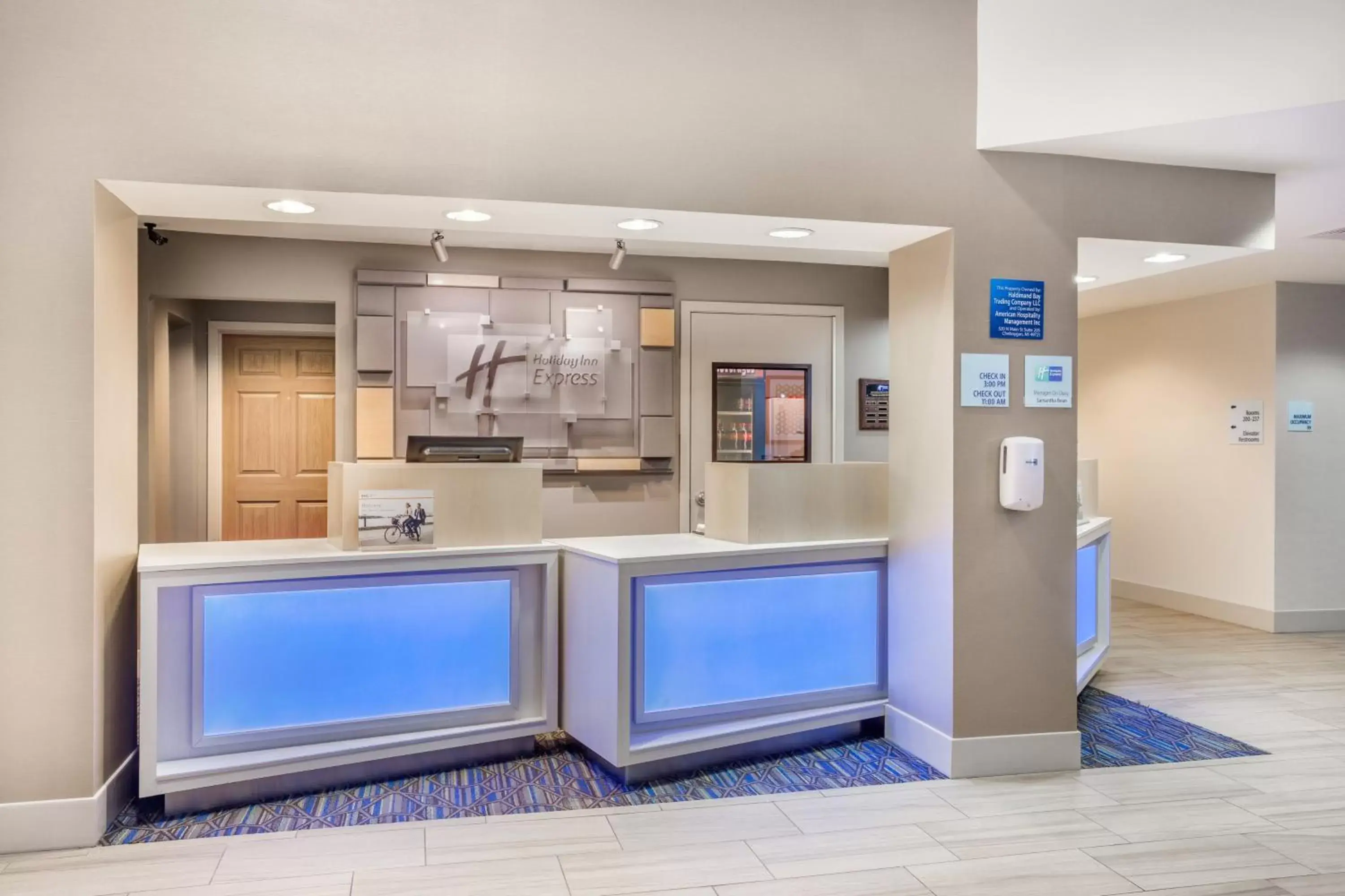 Property building, Lobby/Reception in Holiday Inn Express Wisconsin Dells, an IHG Hotel