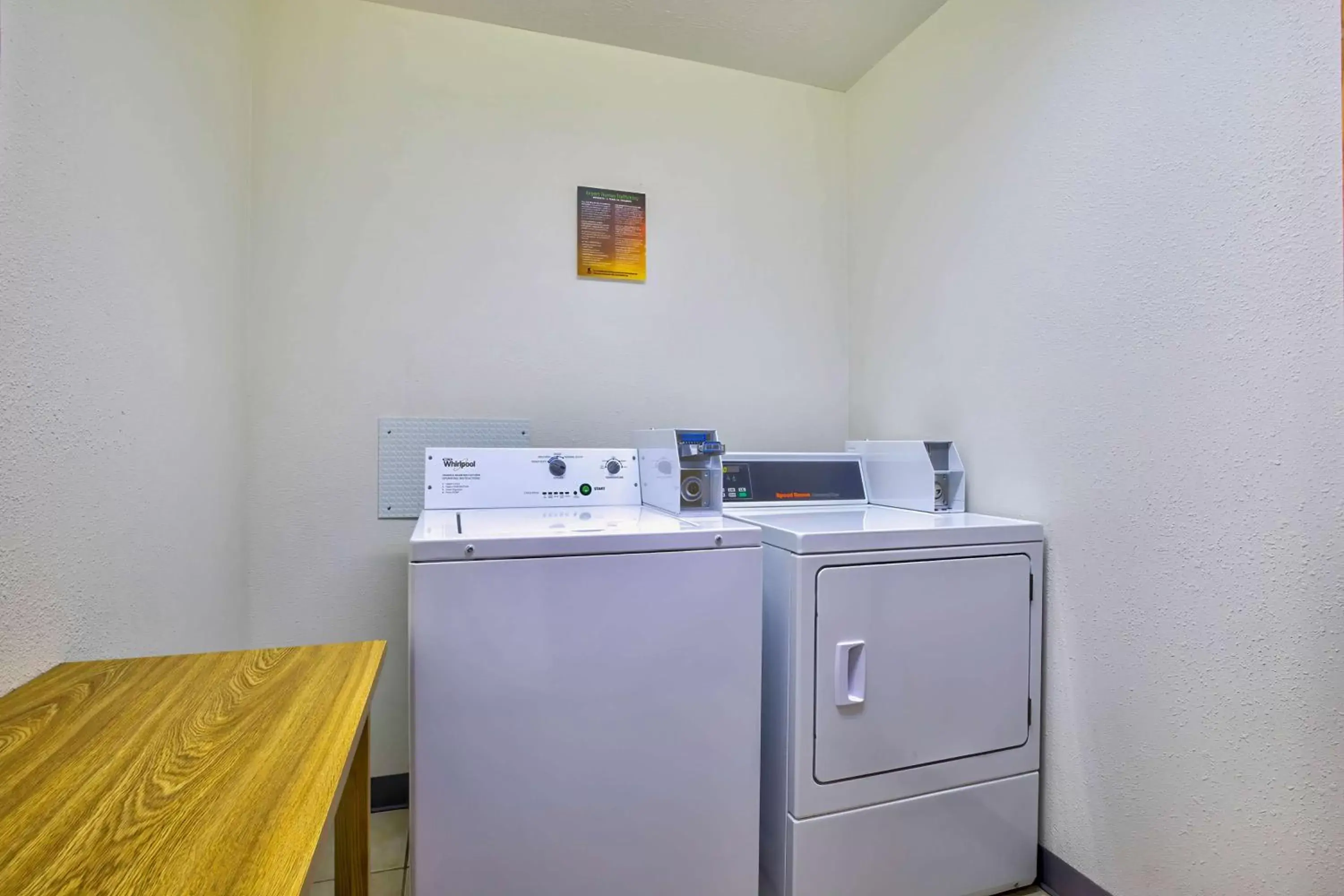 Property building, Kitchen/Kitchenette in Motel 6-Percival, IA