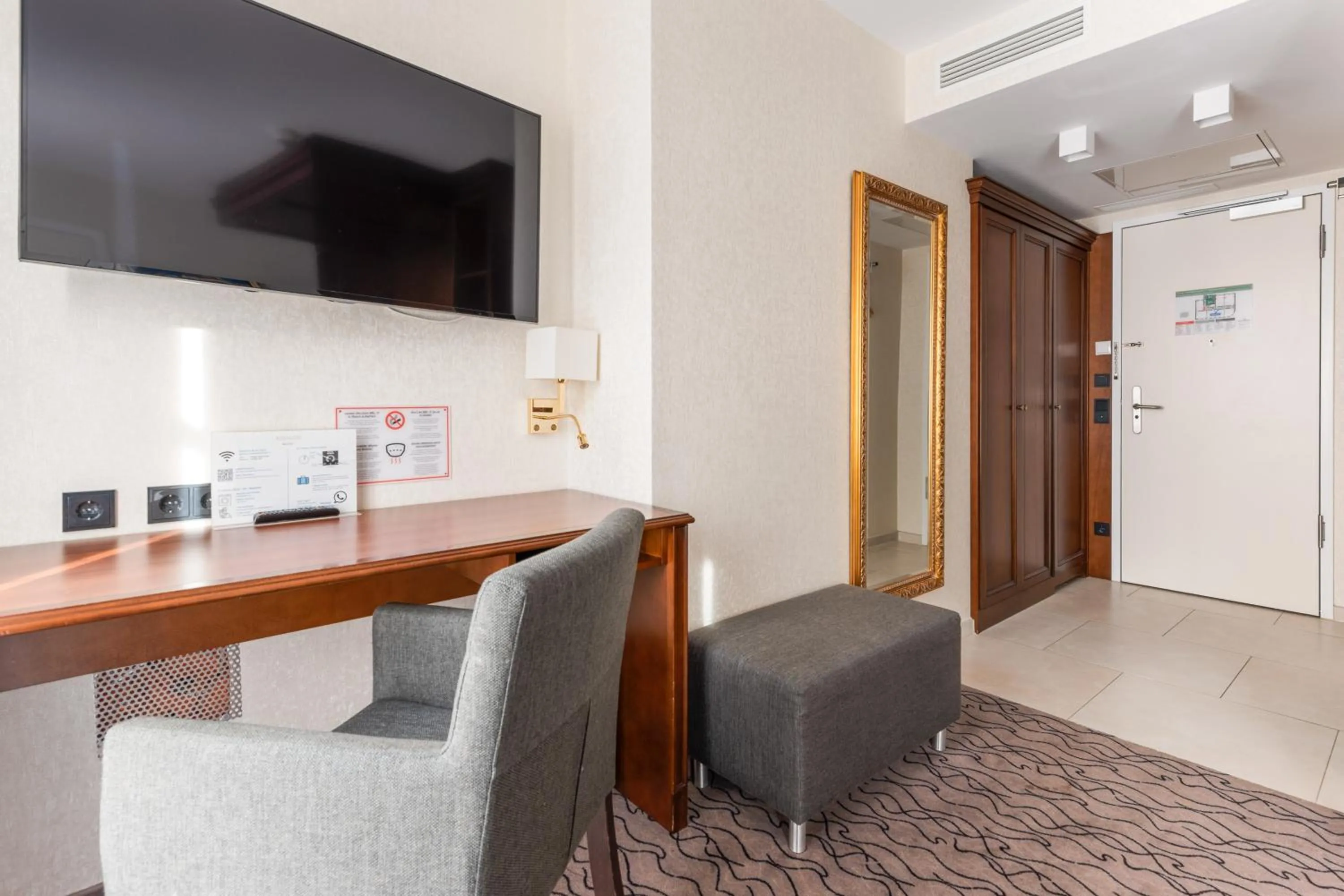 TV and multimedia in AdvaStay by KING's