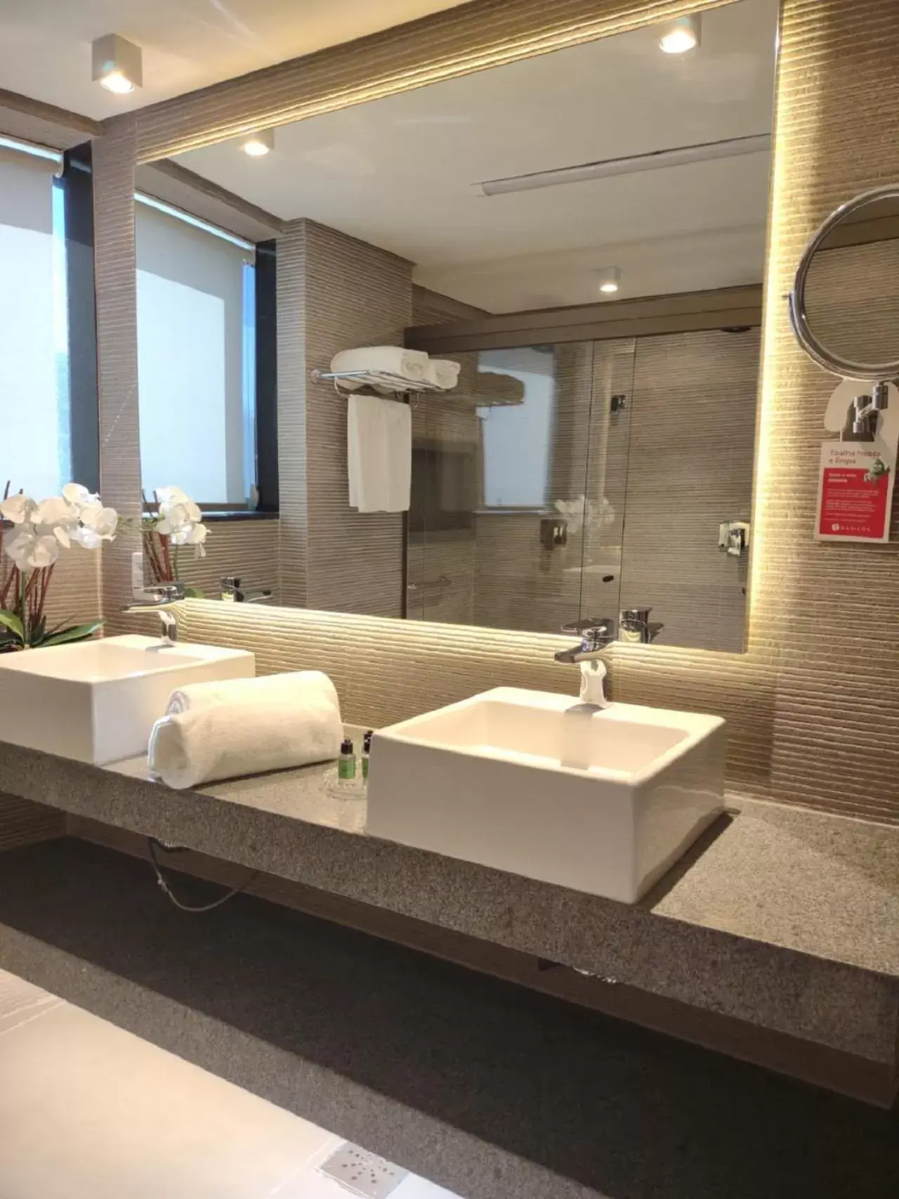 Bathroom in Ramada Hotel & Suites Lagoa Santa By Wyndham