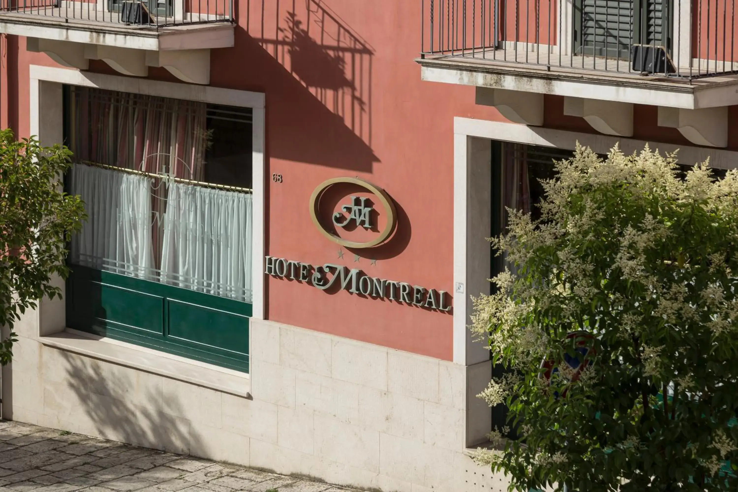 Property building in Hotel Montreal Property building in Hotel Montreal