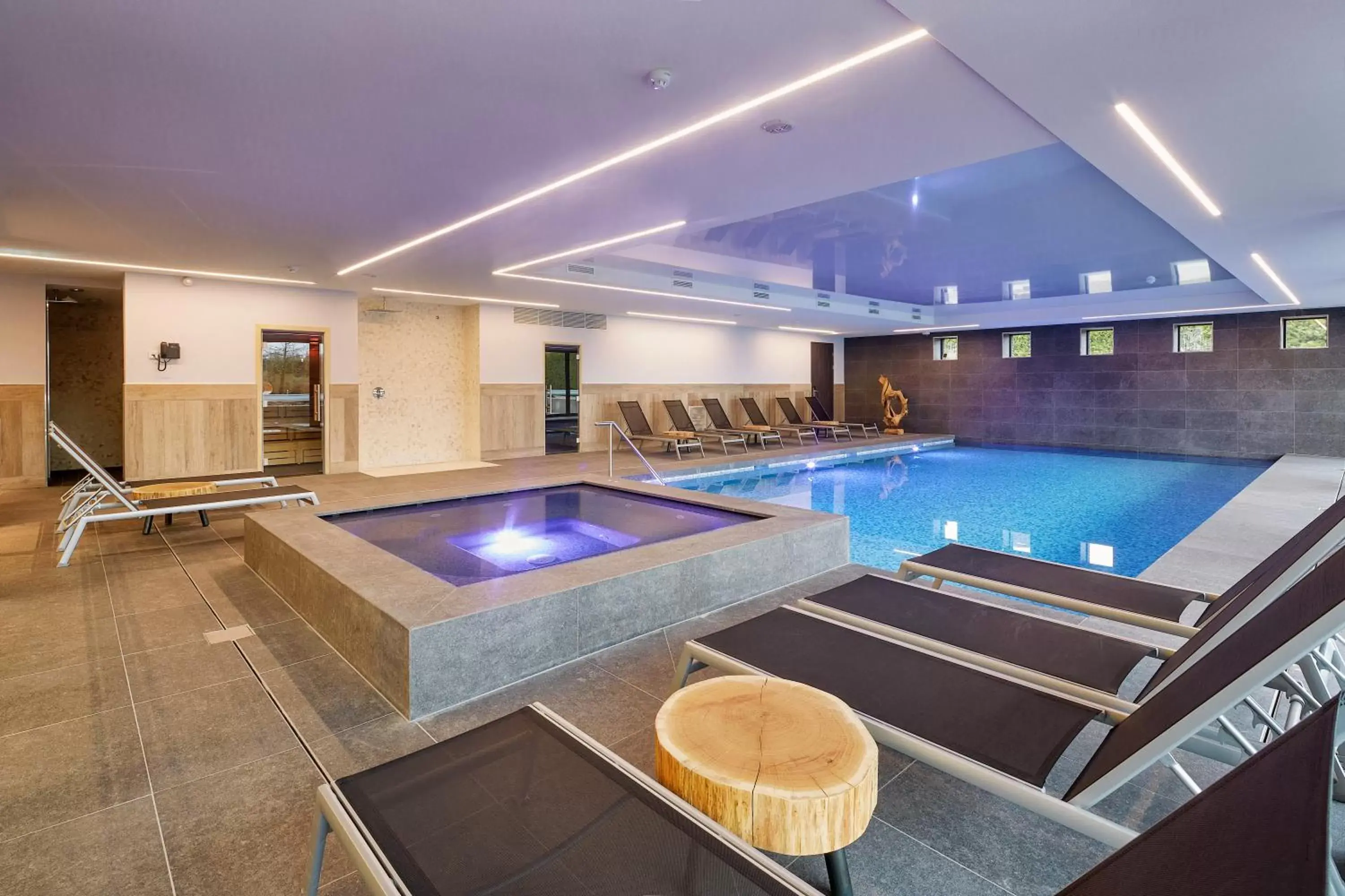 Swimming pool in Van der Valk Hotel Breda