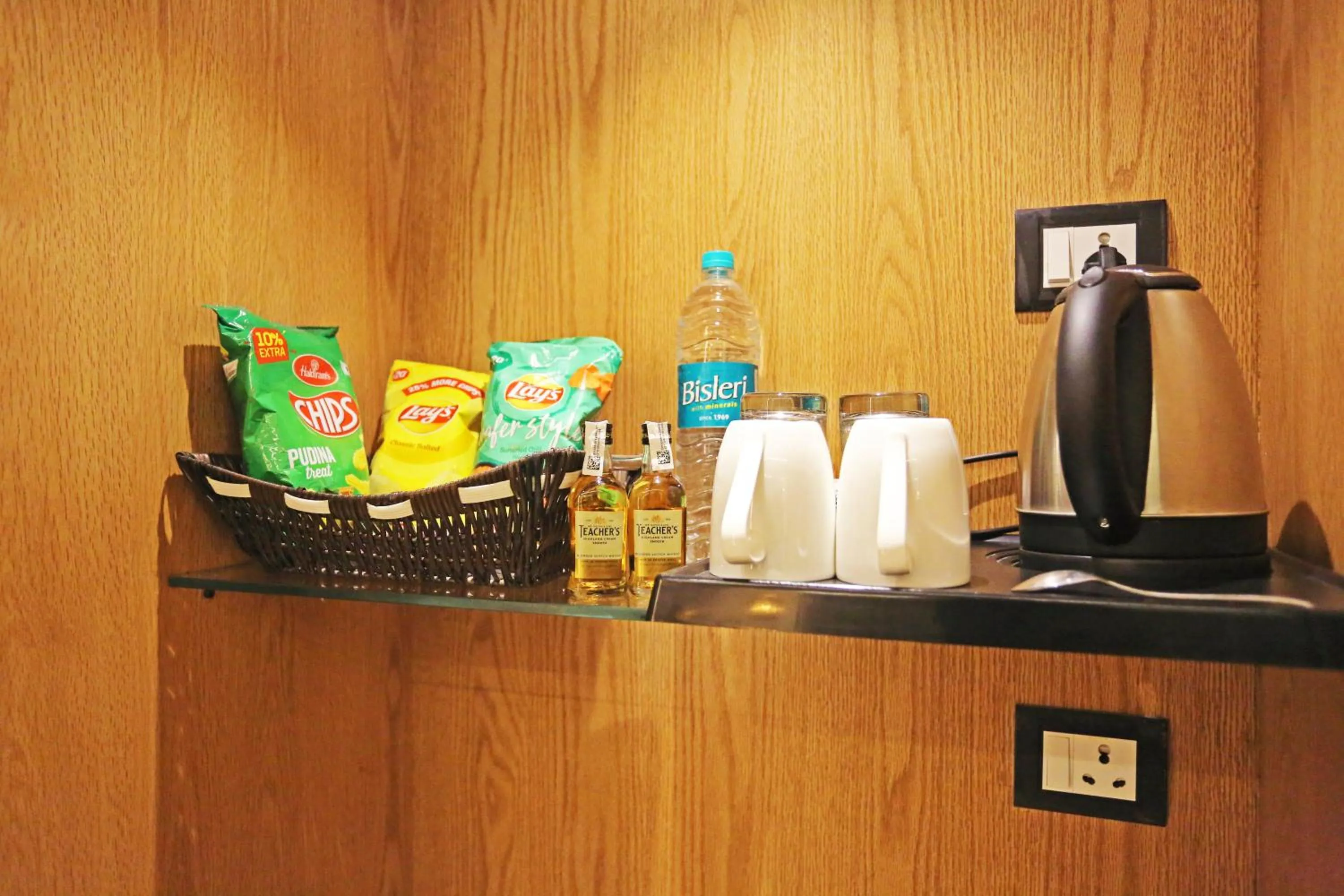 minibar in JRD Luxury-Business Hotel