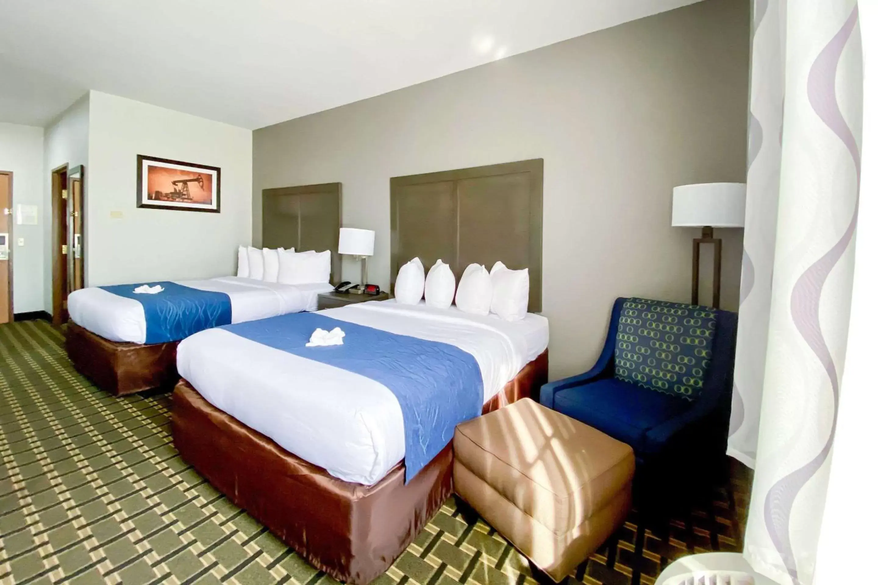 Photo of the whole room, Bed in Comfort Inn Owasso – Tulsa