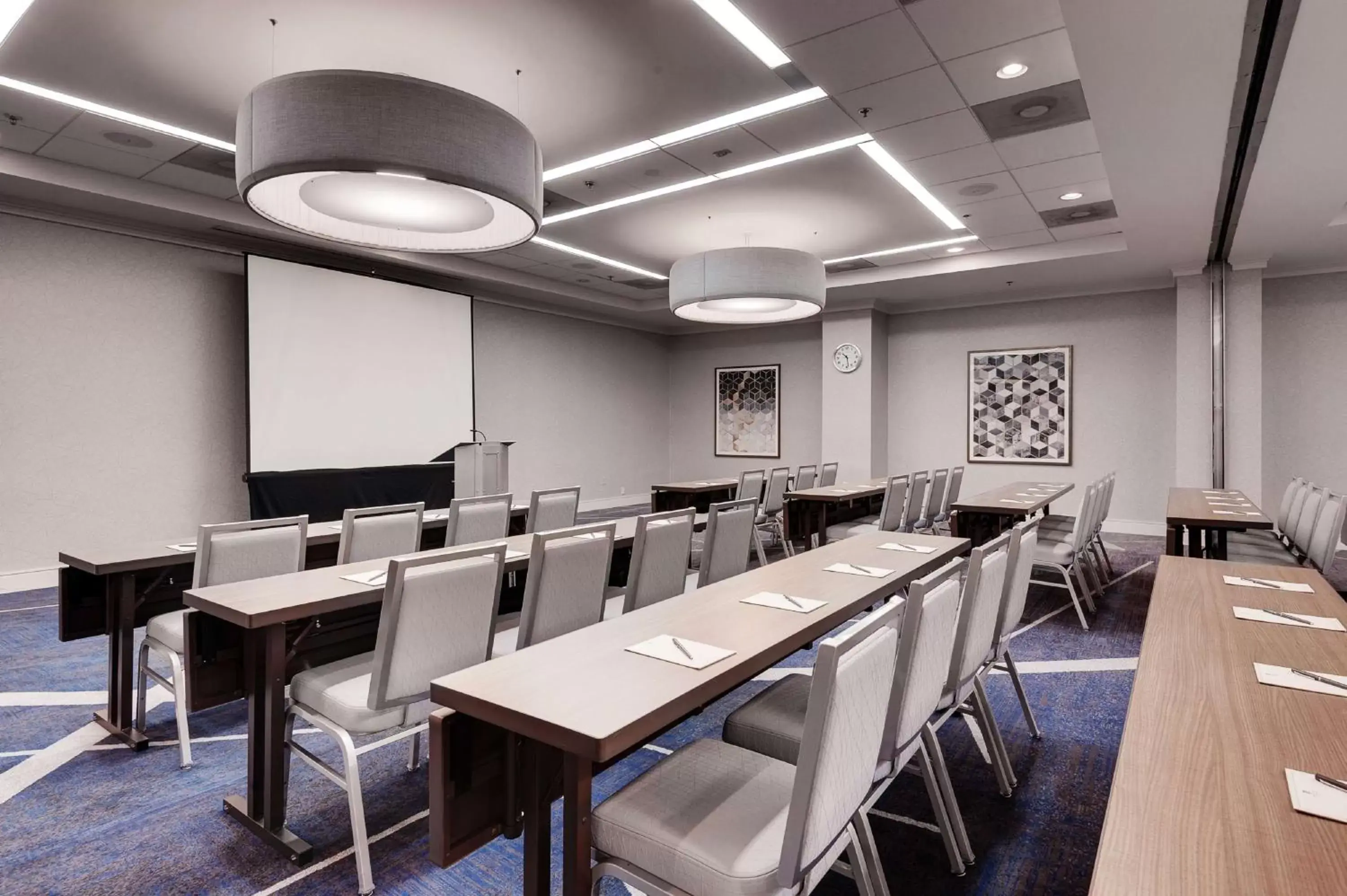 Meeting/conference room in Embassy Suites by Hilton Raleigh Crabtree